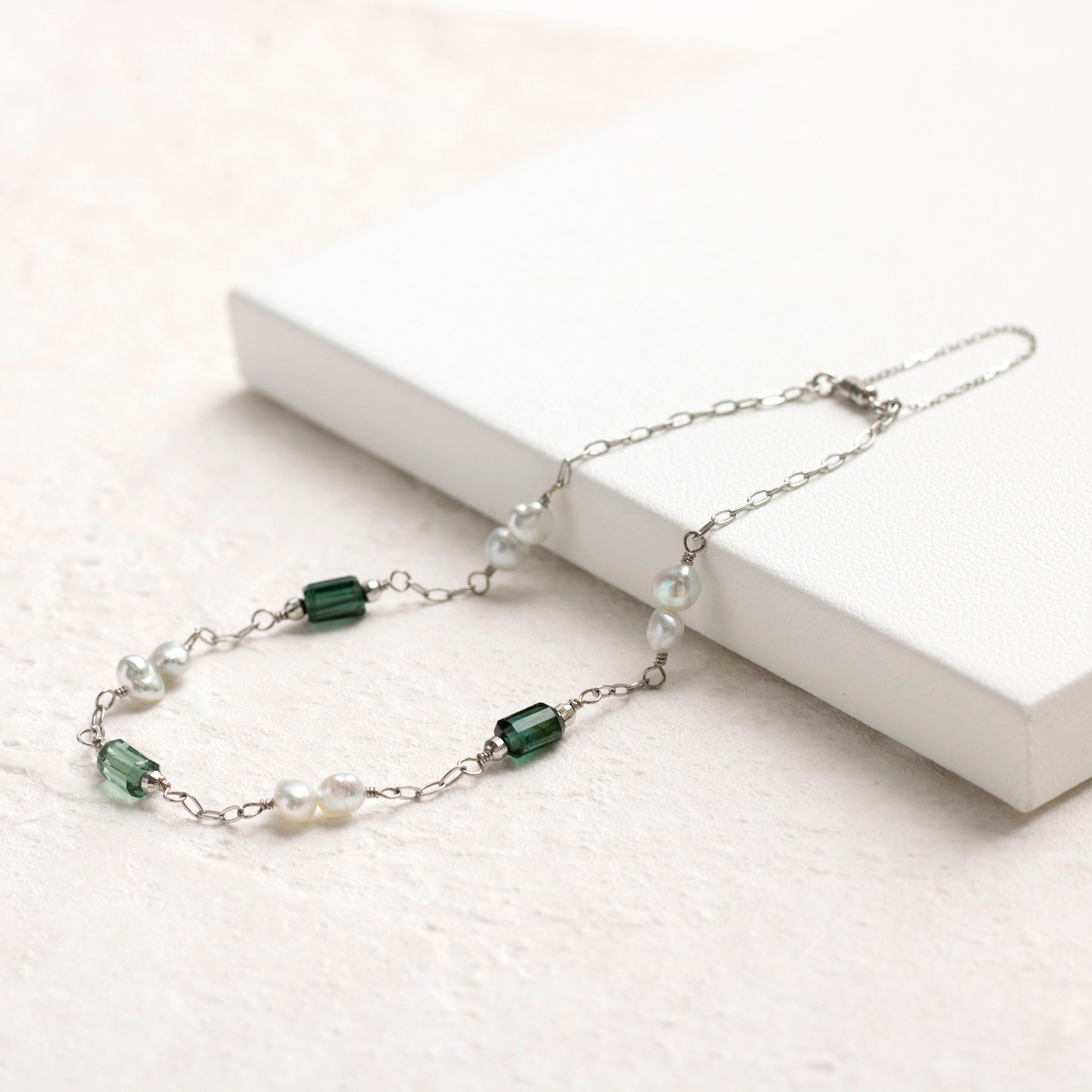 【限定6点】グリーントルマリン/パール プラチナブレスレット(アコヤ真珠/4mm)《25T10245》