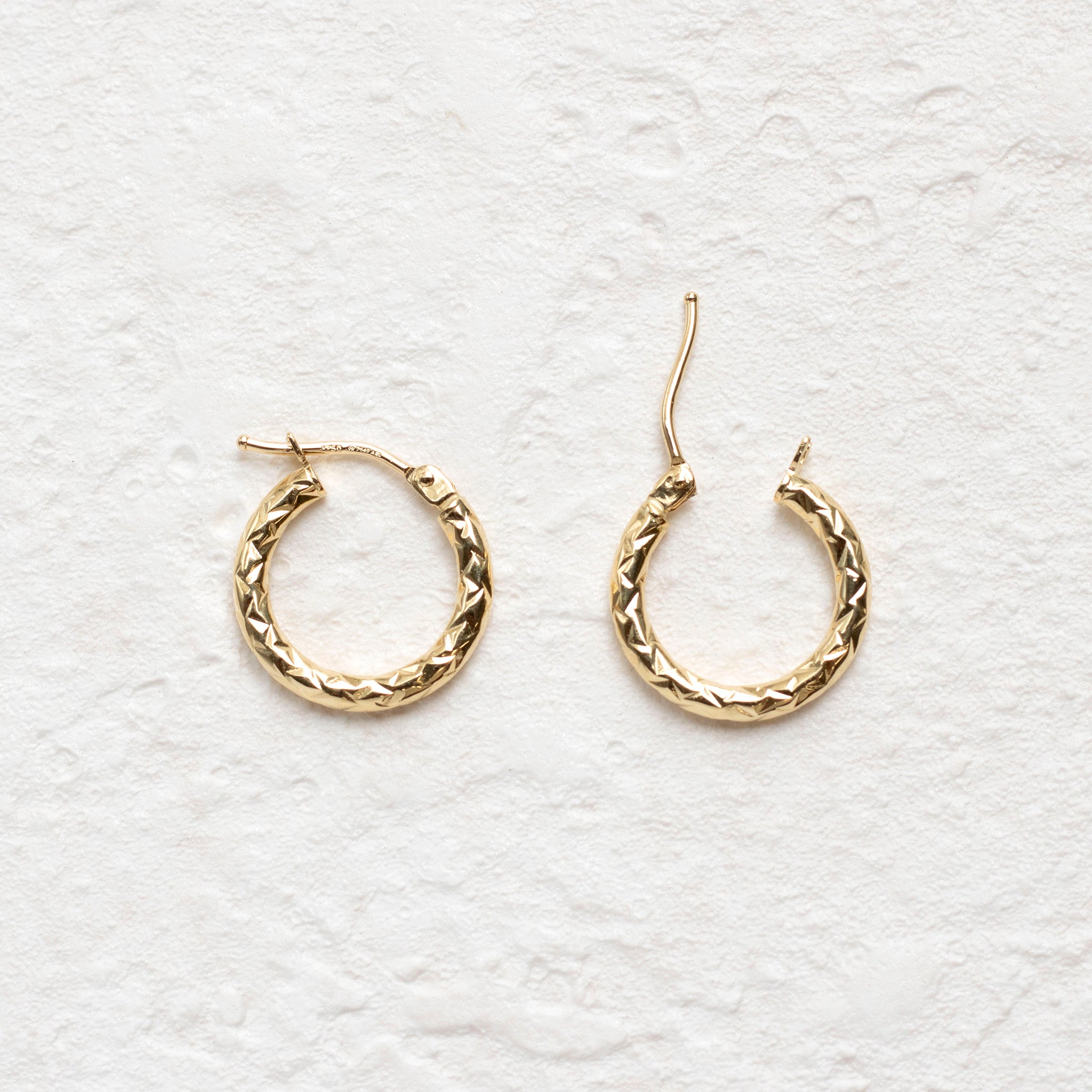 K18ピアス(フープ/イタリア製)《25T10253》