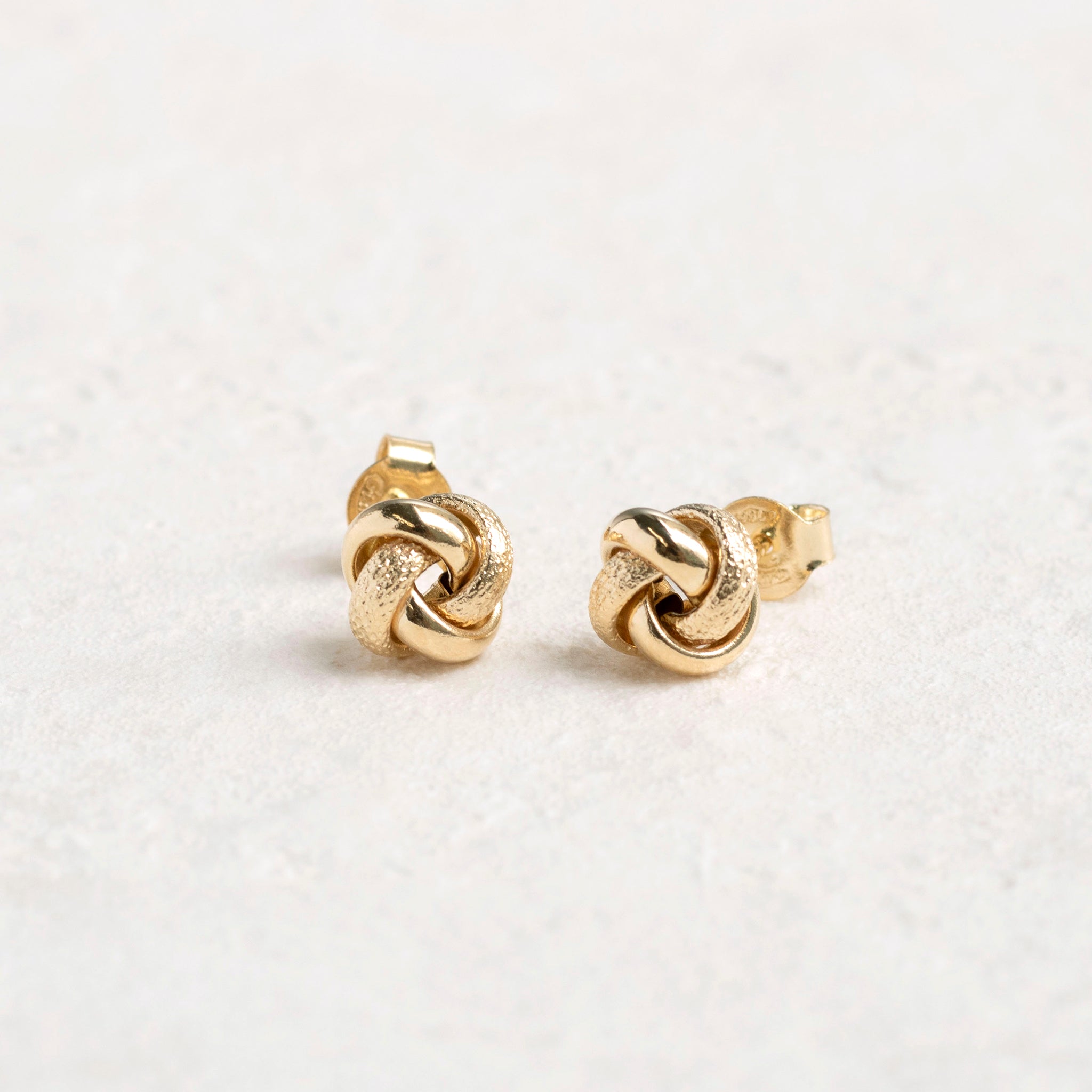 K18ピアス(イタリア製)《25T10256》