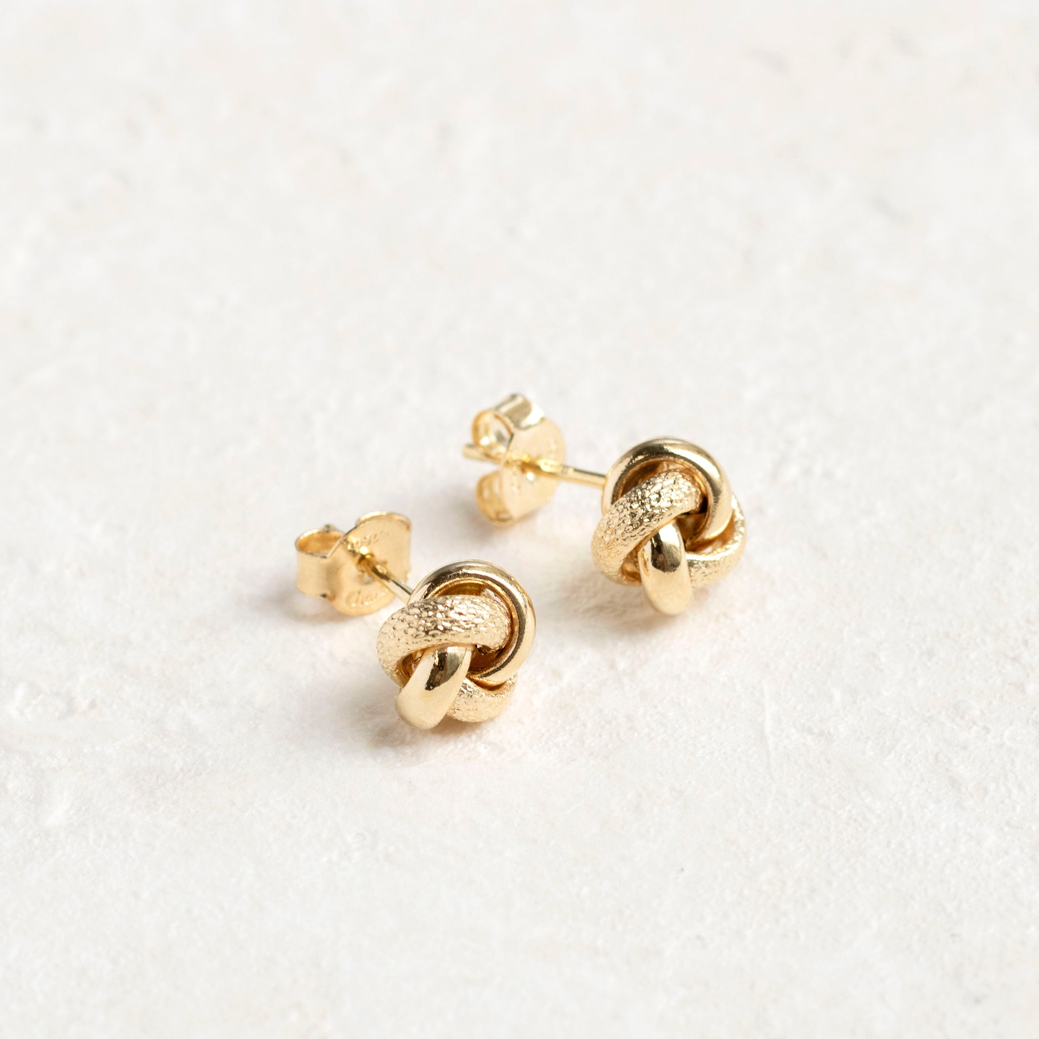 K18ピアス(イタリア製)《25T10256》