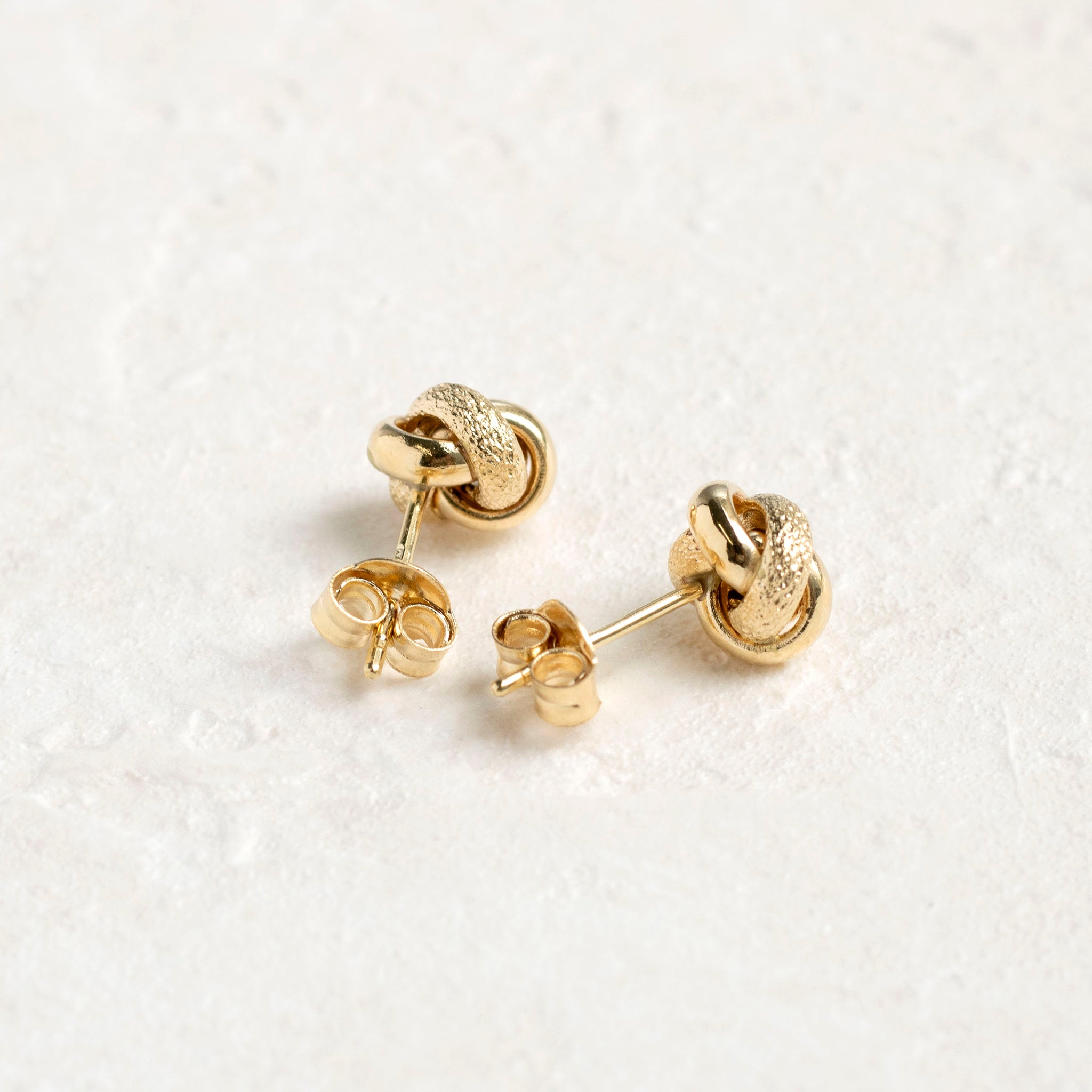 K18ピアス(イタリア製)《25T10256》