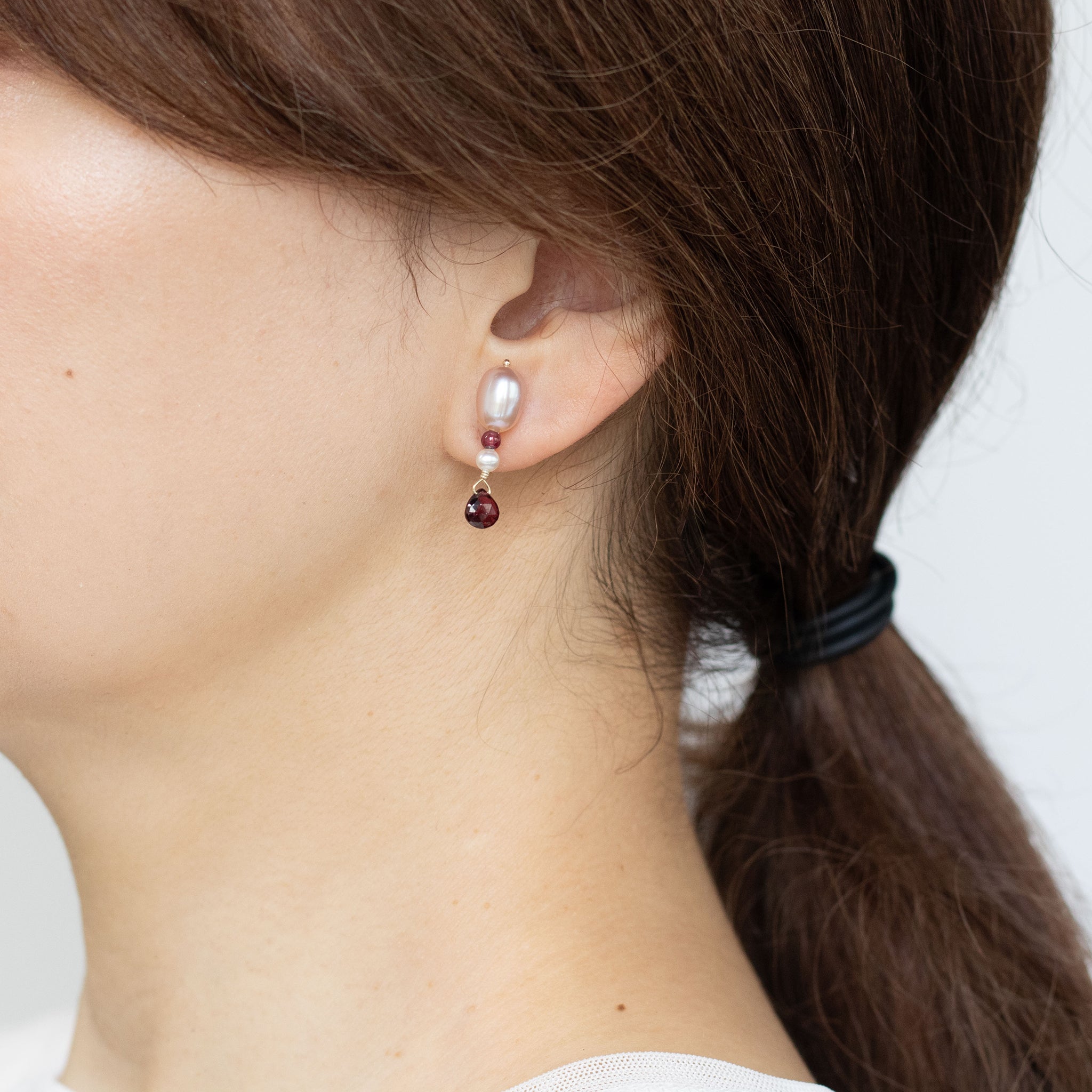 【限定5点】ガーネット/パール シルバーイヤリング(淡水真珠)《25T10299》