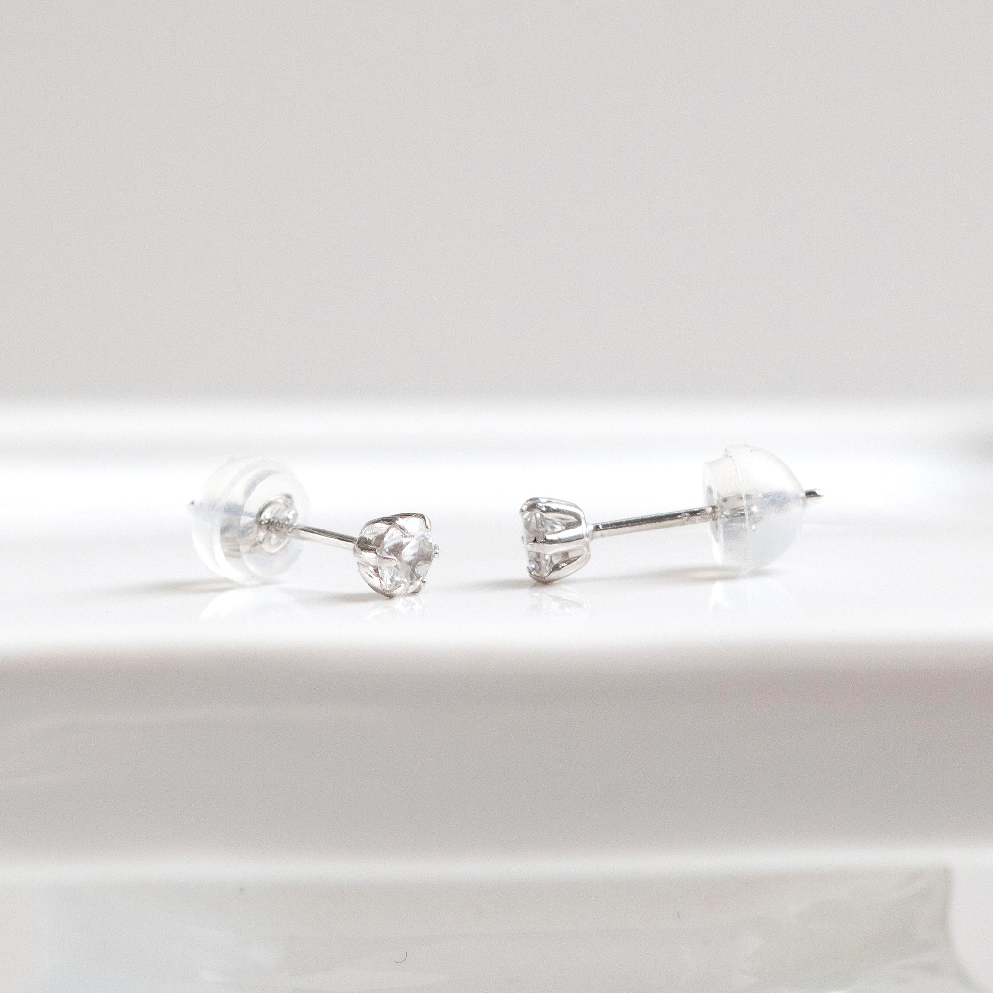 【限定1点】フェナカイト プラチナピアス《25T10316》