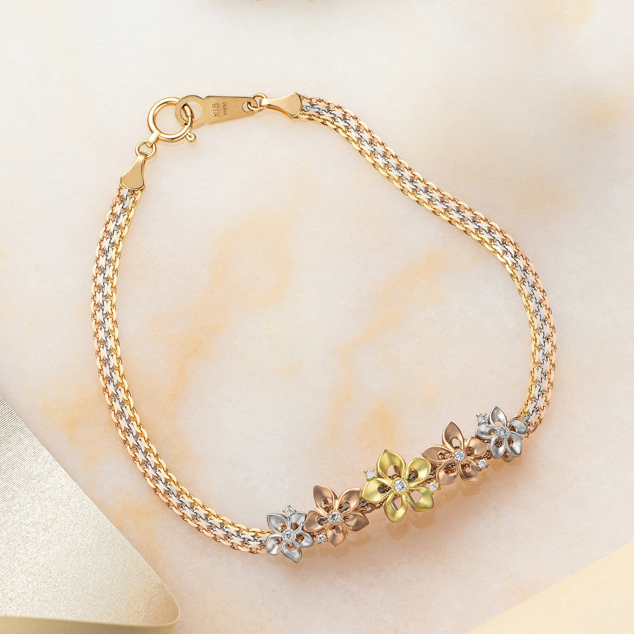 【限定3点】 ダイヤモンド K18/プラチナブレスレット(スリーカラー/フラワーモチーフ/鑑別書付)《25V00203》