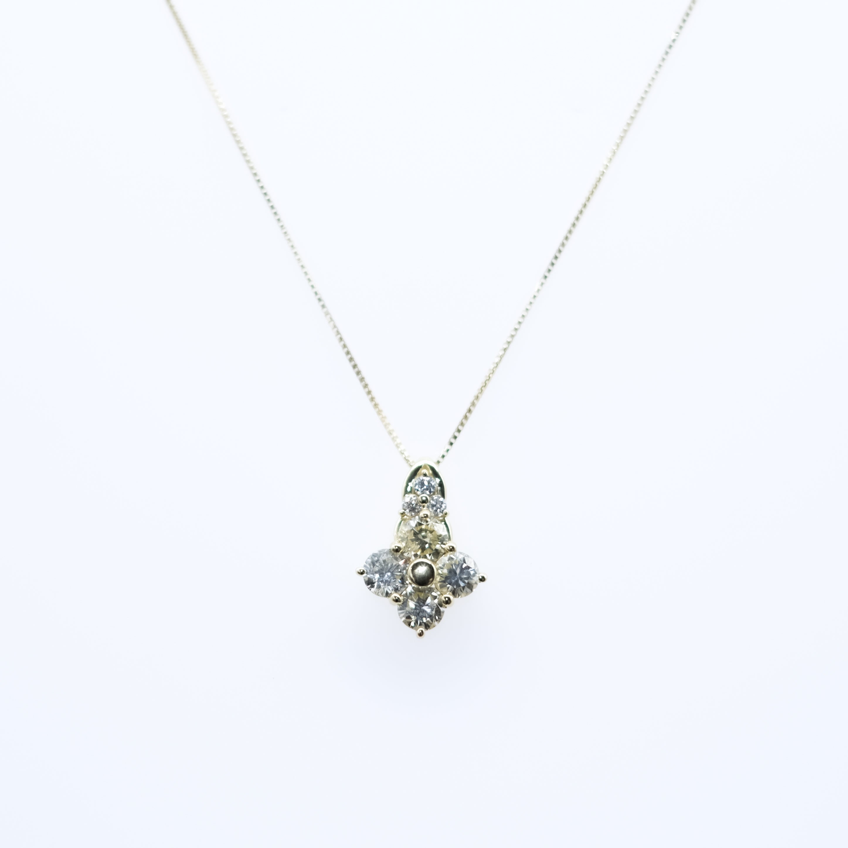 【限定3点】ダイヤモンド K18ネックレス(計0.9カラット/イエロー系/フラワーモチーフ/4月誕生石/鑑別書付)《25V00606》