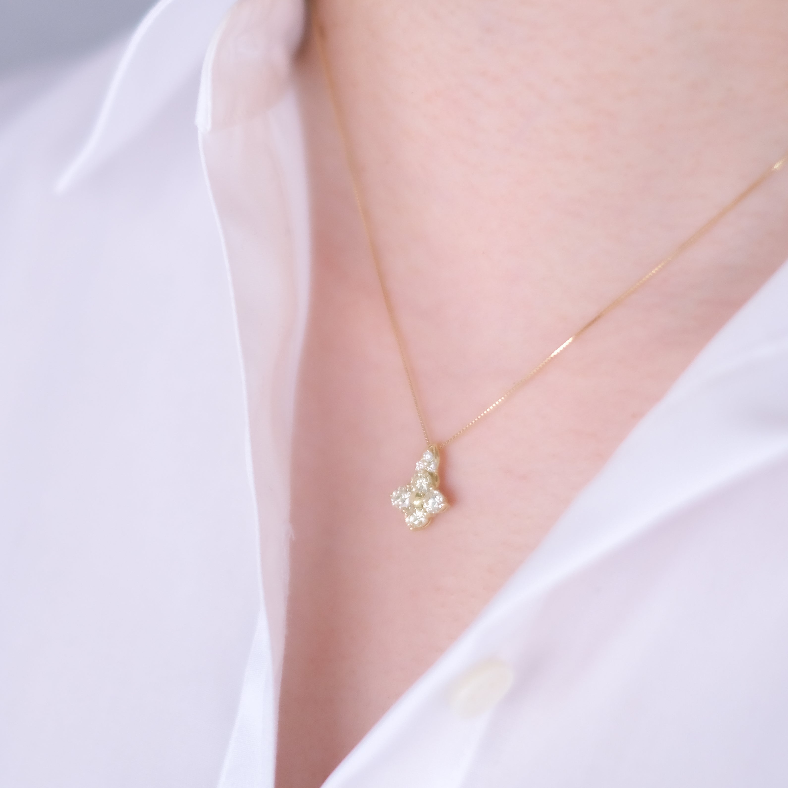 【限定3点】ダイヤモンド K18ネックレス(計0.9カラット/イエロー系/フラワーモチーフ/4月誕生石/鑑別書付)《25V00606》