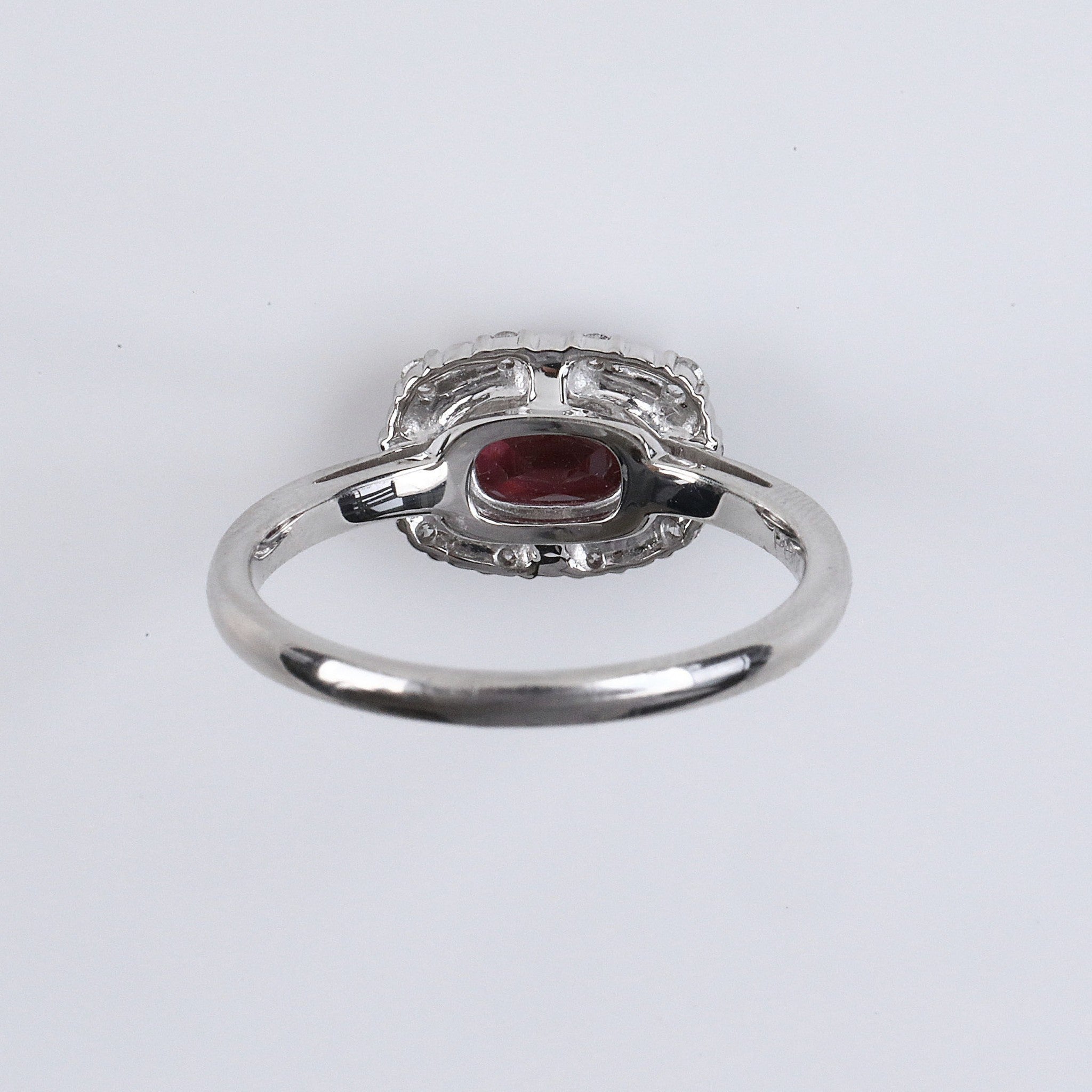 ロードライトガーネット/ダイヤモンド プラチナリング(1.5カラット/クッションシェイプ/1月誕生石/鑑別書付)《25V00801》