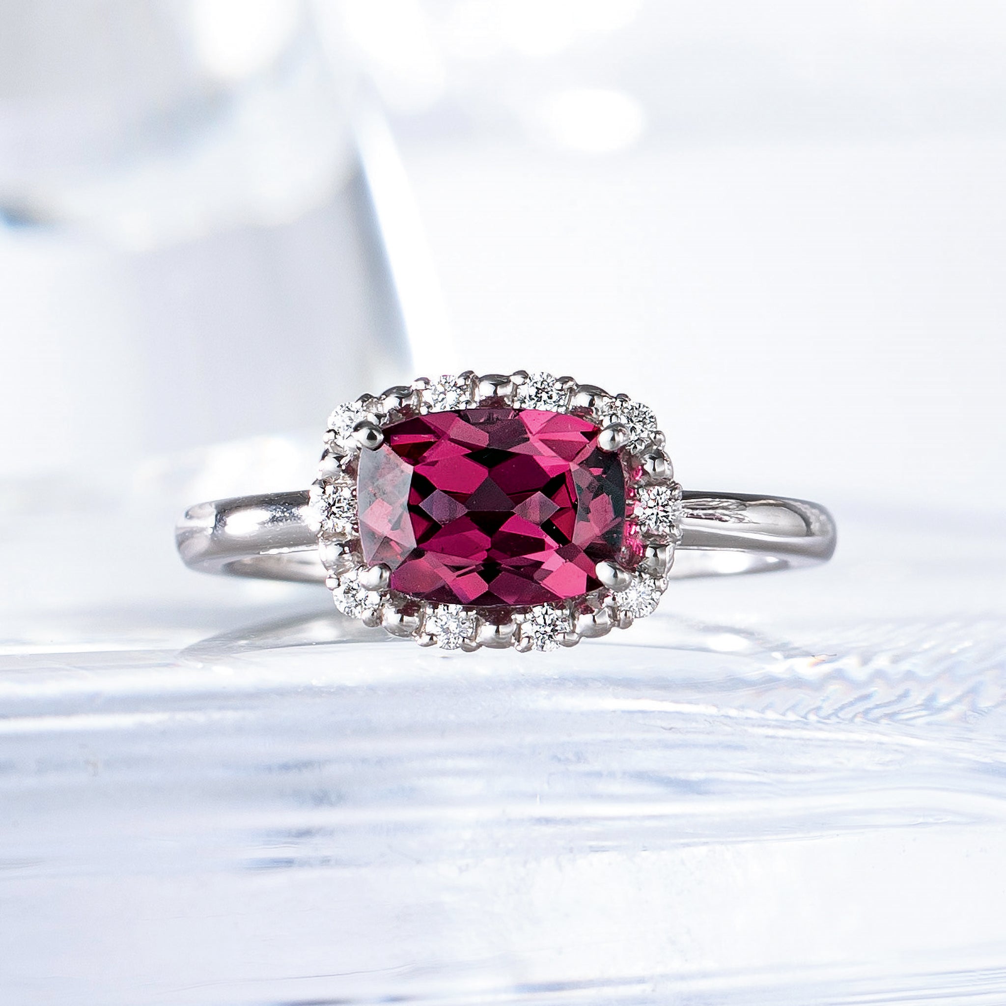 ロードライトガーネット/ダイヤモンド プラチナリング(1.5カラット/クッションシェイプ/1月誕生石/鑑別書付)《25V00801》