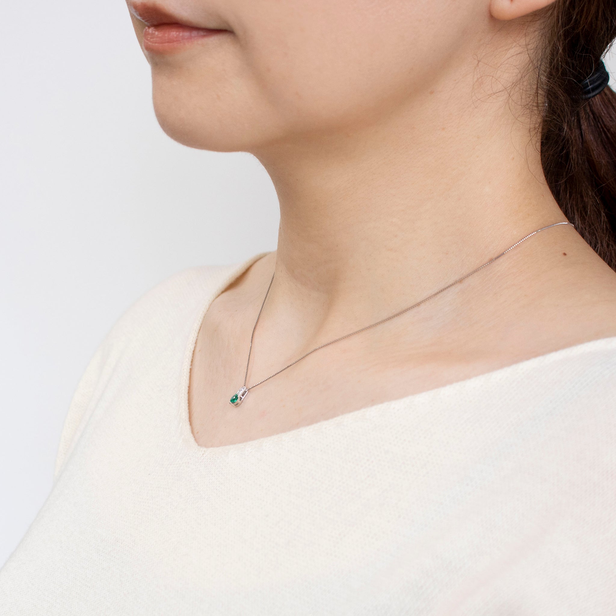 エメラルド/ダイヤモンド プラチナネックレス(5月誕生石)《25V00906》