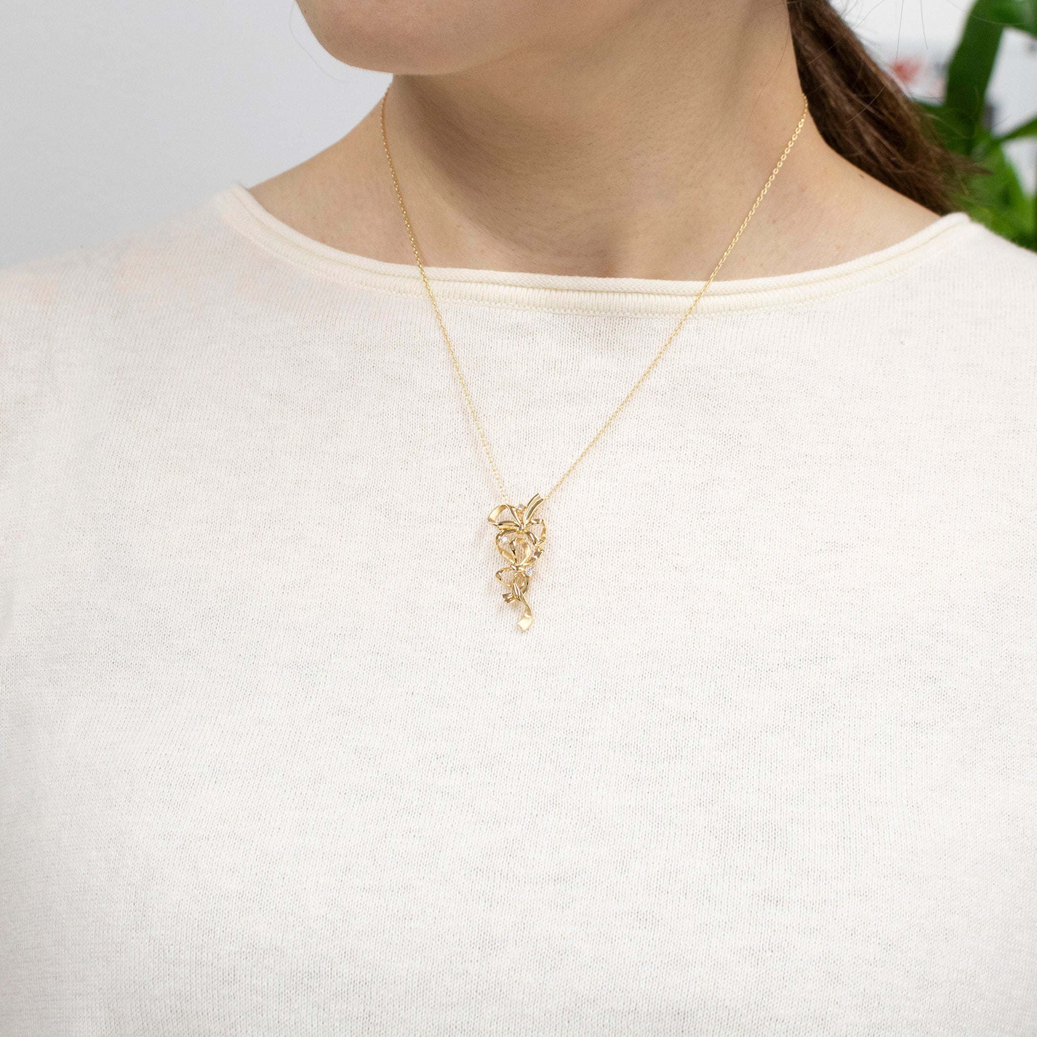 ダイヤモンド K18ネックレス(NINA RICCI/リボンモチーフ/4月誕生石)《25V01005》