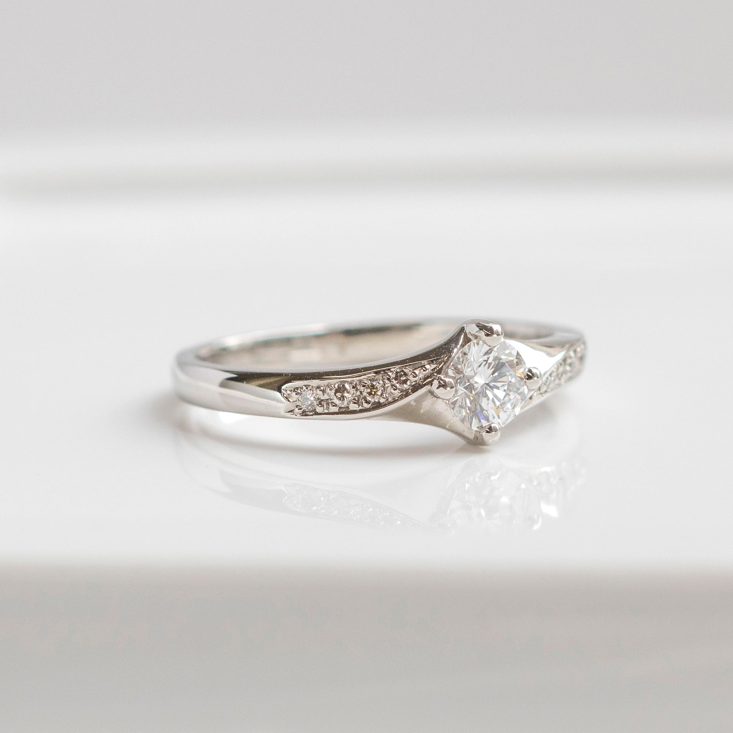 ダイヤモンド プラチナリング(0.3カラット/Dカラー/SIクラス/EXCELLENT/4月誕生石/グレーディングレポート付)《25V01104》