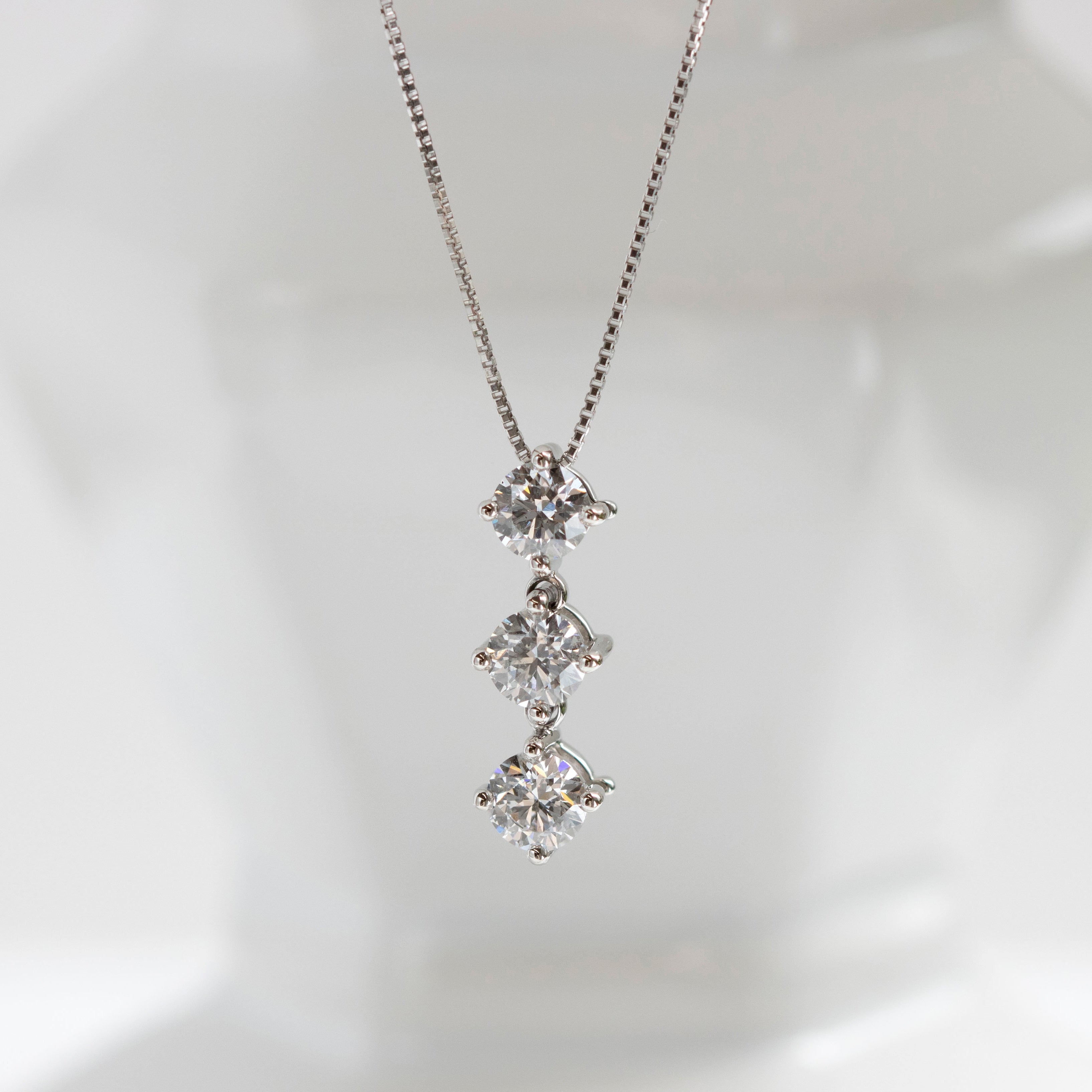 ダイヤモンド プラチナネックレス(計0.75カラット/Dカラー/SIクラス/GOOD/4月誕生石/グレーディングレポート付)《25V01105》