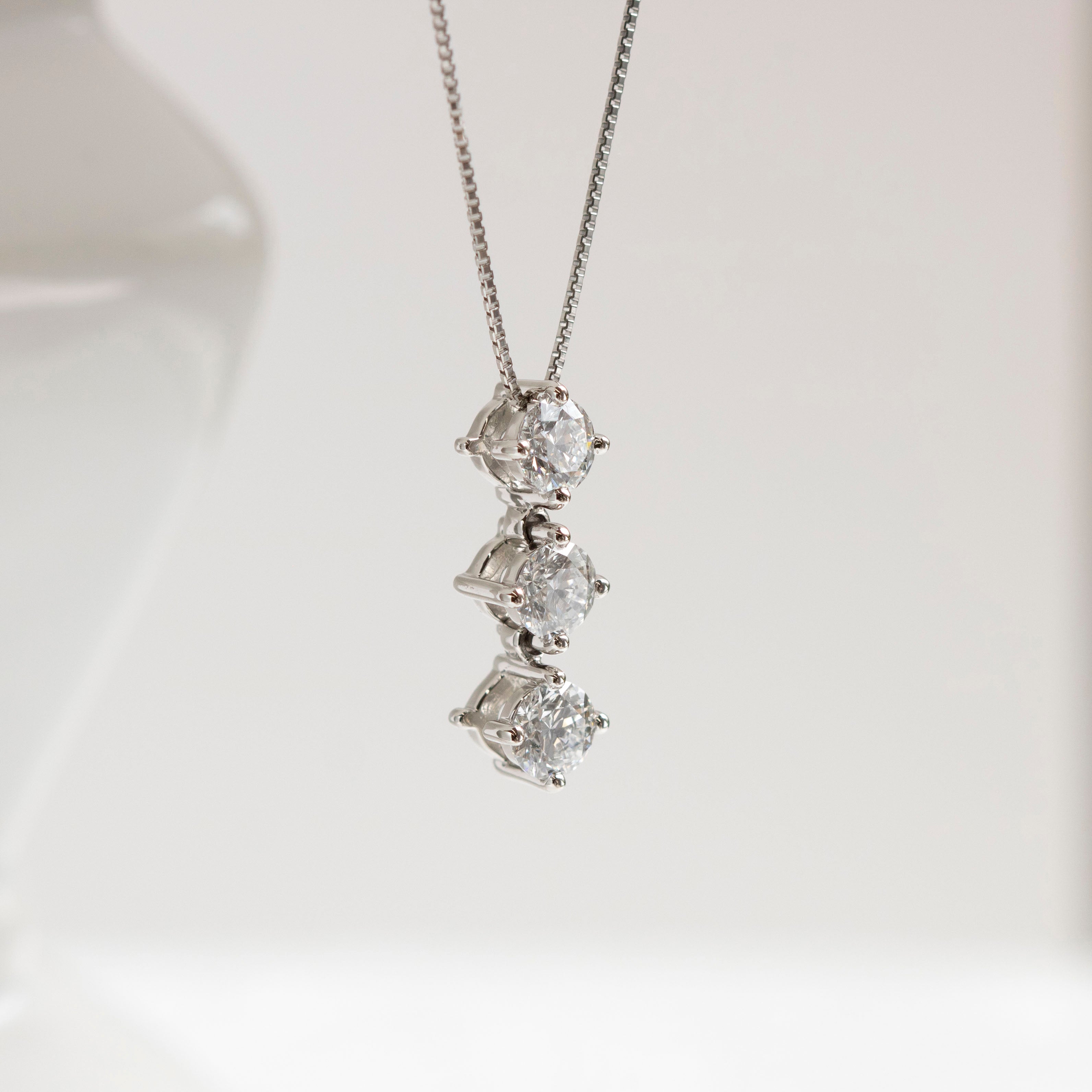 ダイヤモンド プラチナネックレス(計0.75カラット/Dカラー/SIクラス/GOOD/4月誕生石/グレーディングレポート付)《25V01105》