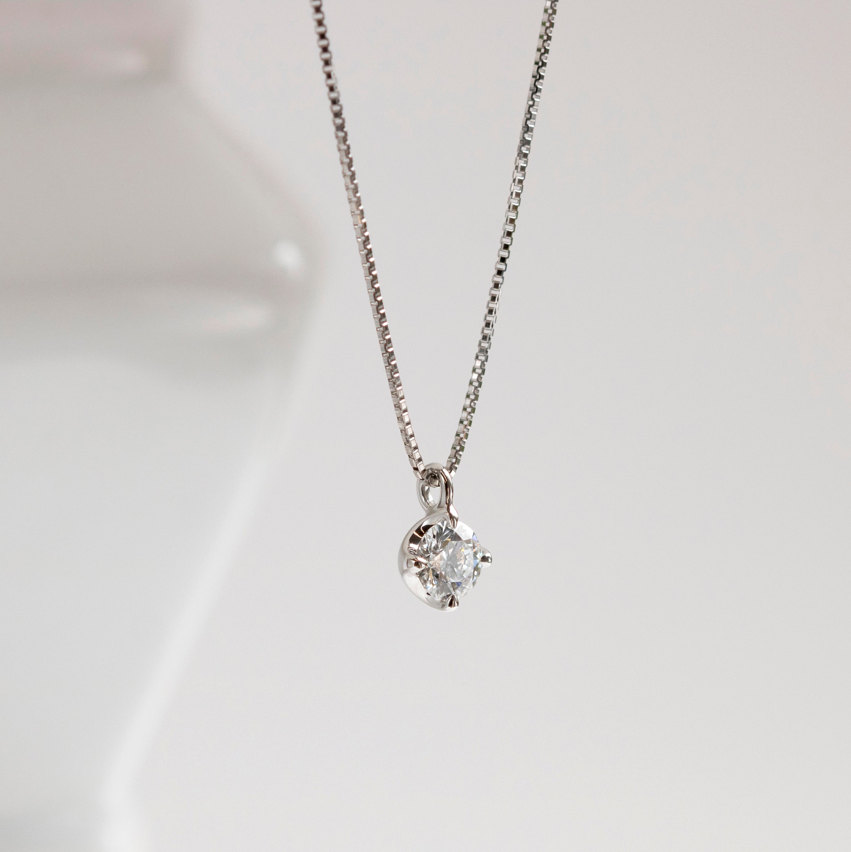 ダイヤモンド プラチナネックレス(0.2カラット/Dカラー/VVS1/EX/4月誕生石/グレーディングレポート付)《25V01106》