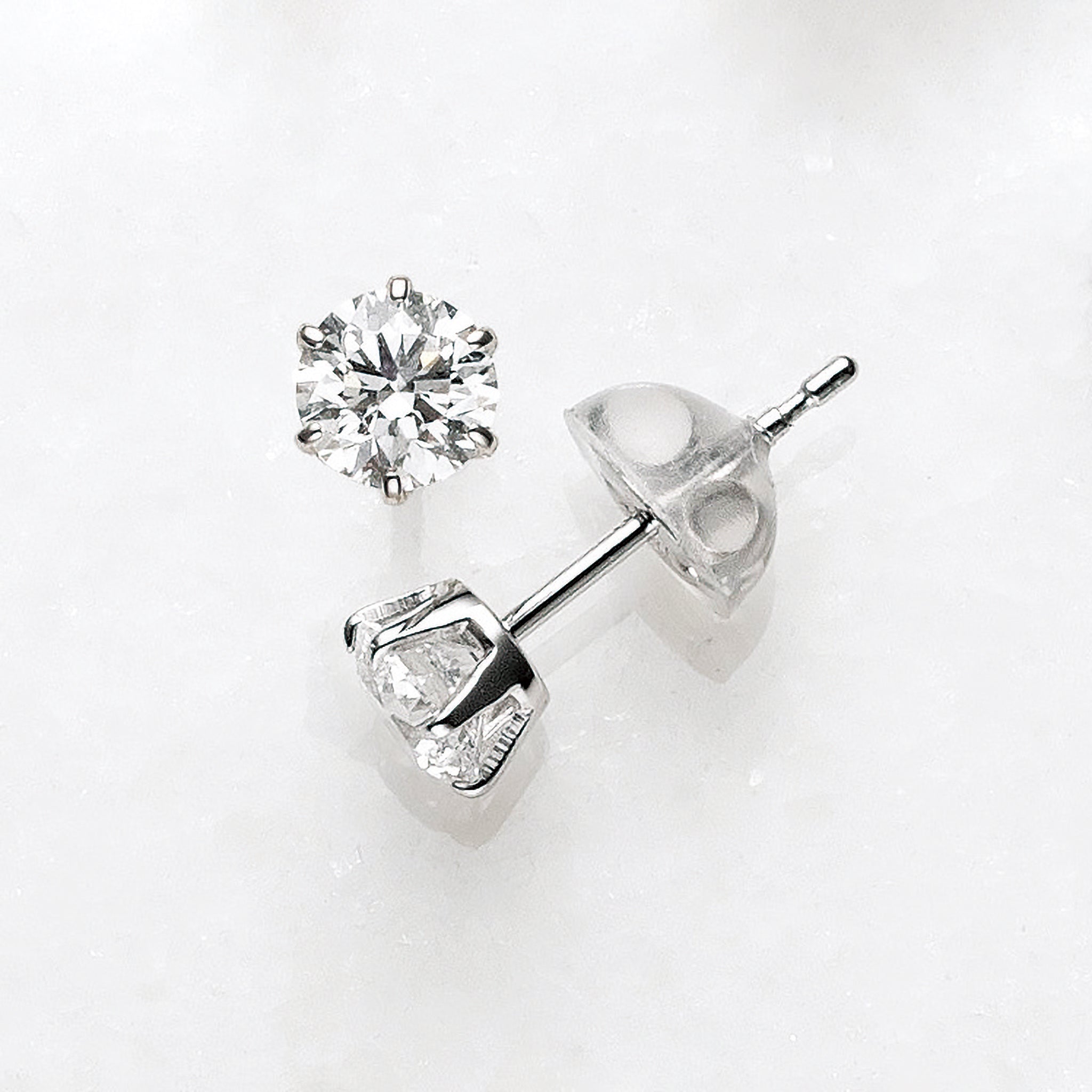 ダイヤモンド プラチナピアス(計0.6カラット/Dカラー/SIクラス/GOOD/4月誕生石/グレーディングレポート付)《25V01107》