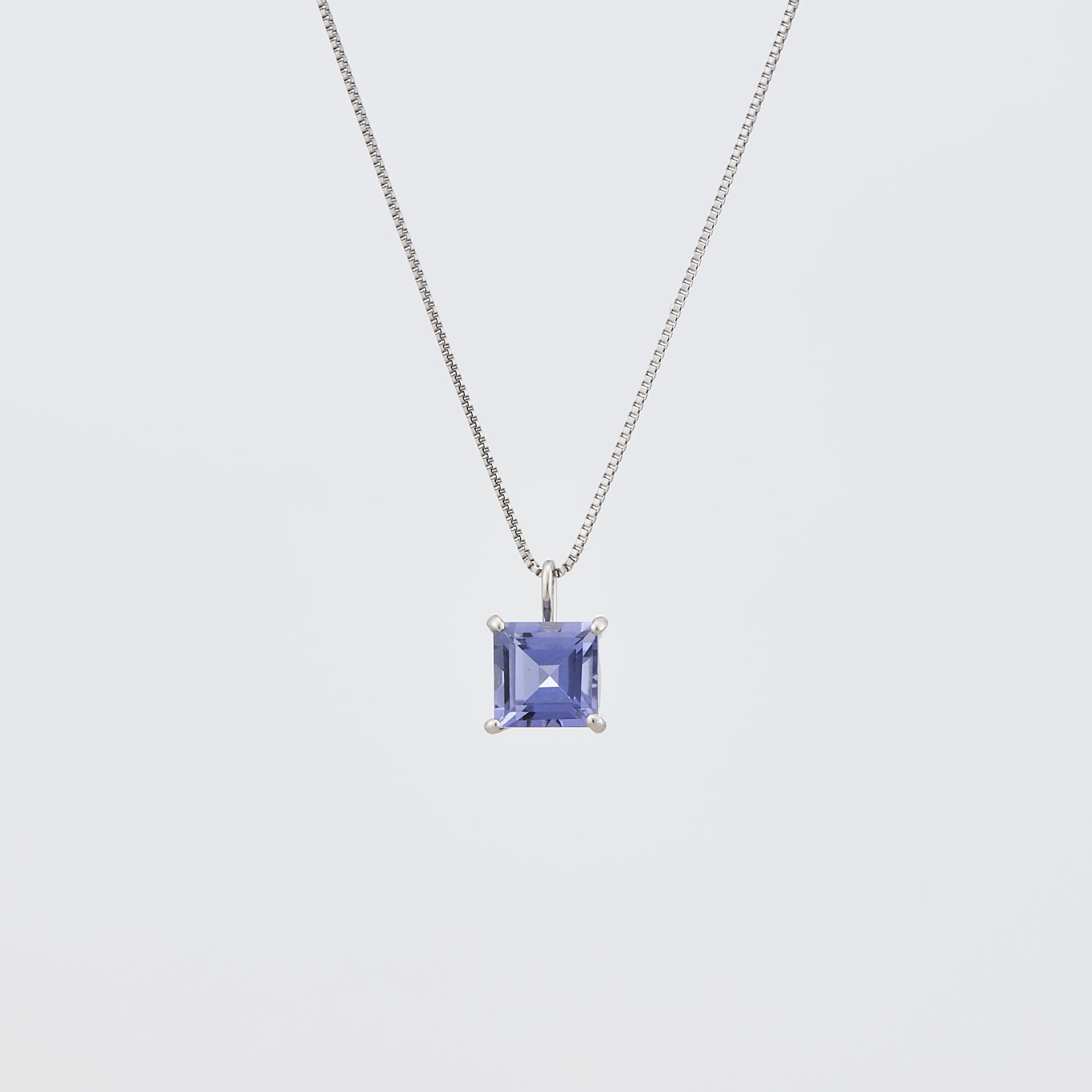 アイオライト プラチナネックレス(スクエアカット/3月誕生石)《25V01705》