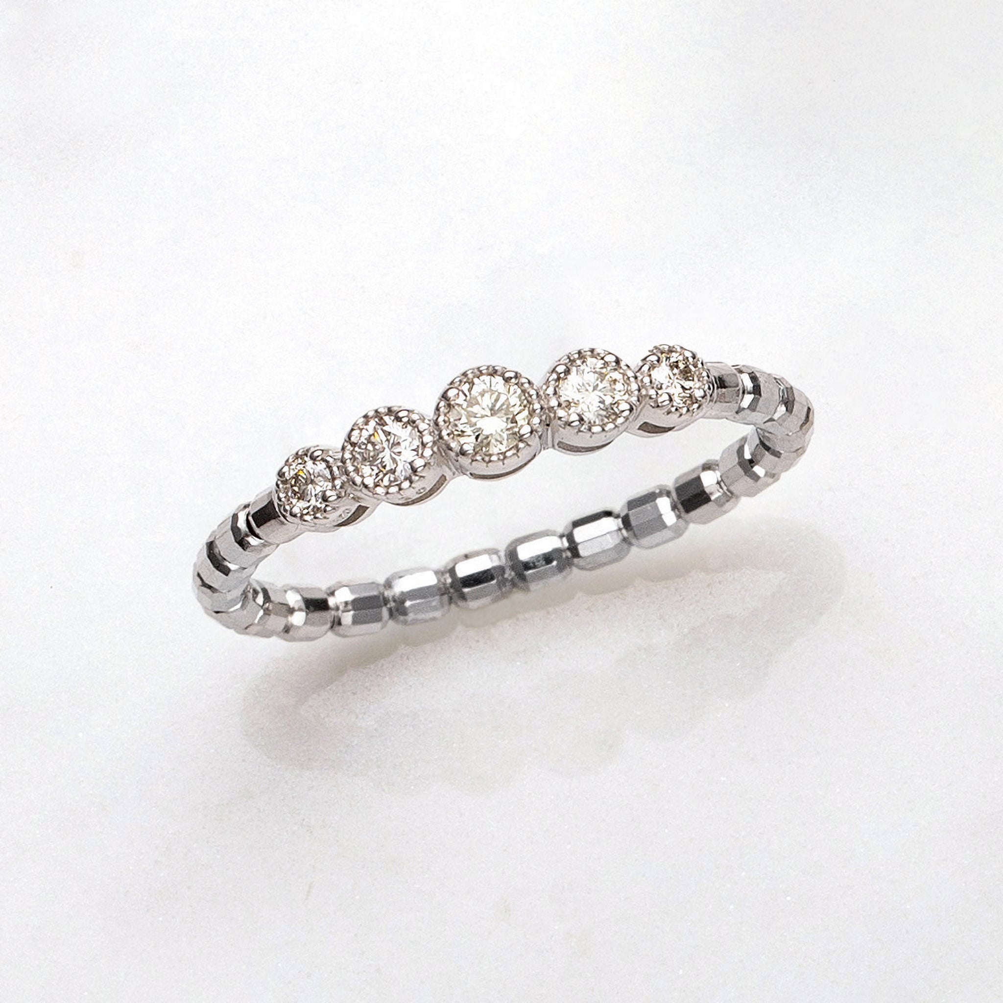 ダイヤモンド プラチナリング(ミル打ち風/フリーサイズ/4月誕生石)《25V01803》