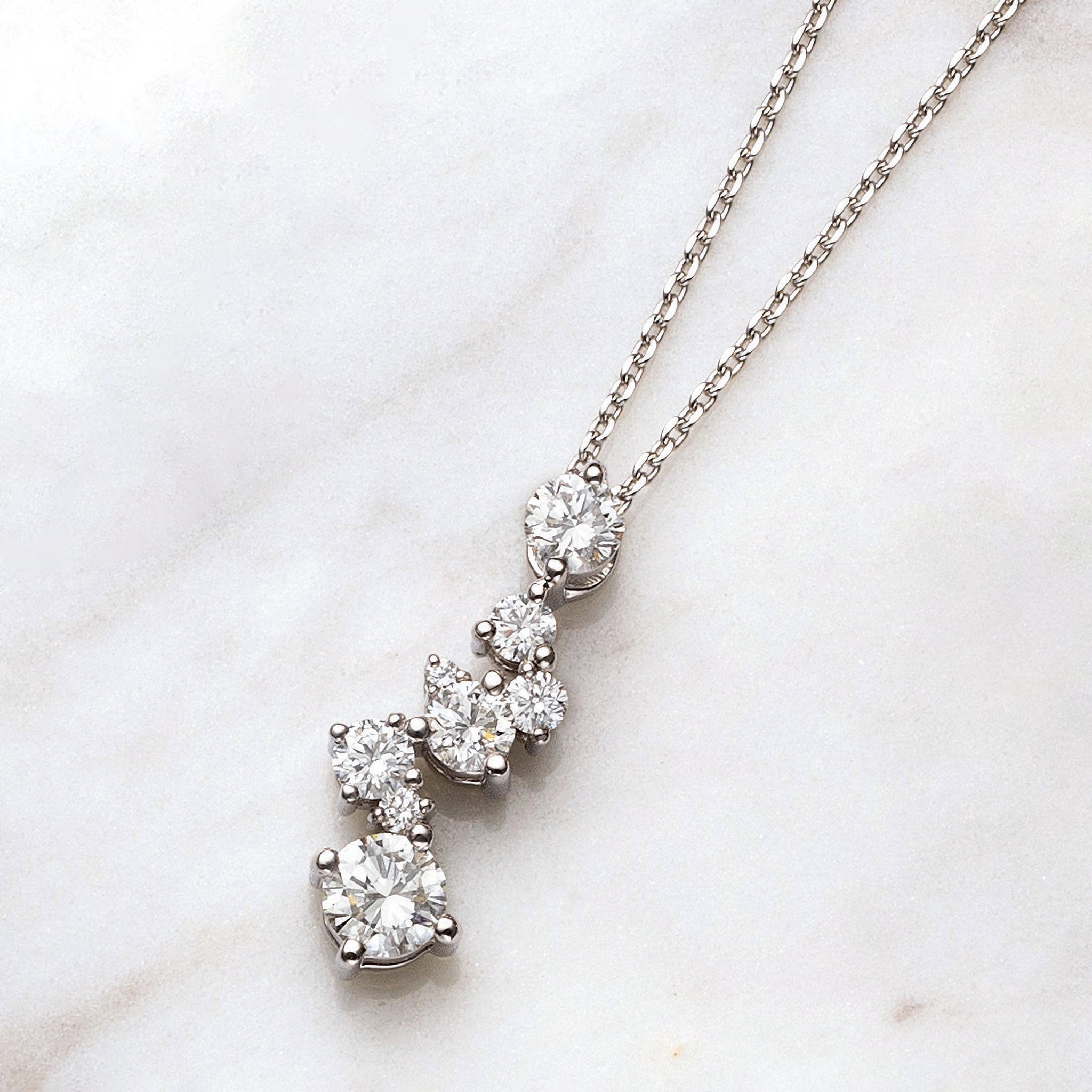 ダイヤモンド プラチナネックレス(4月誕生石/鑑別書付)《25V01807》