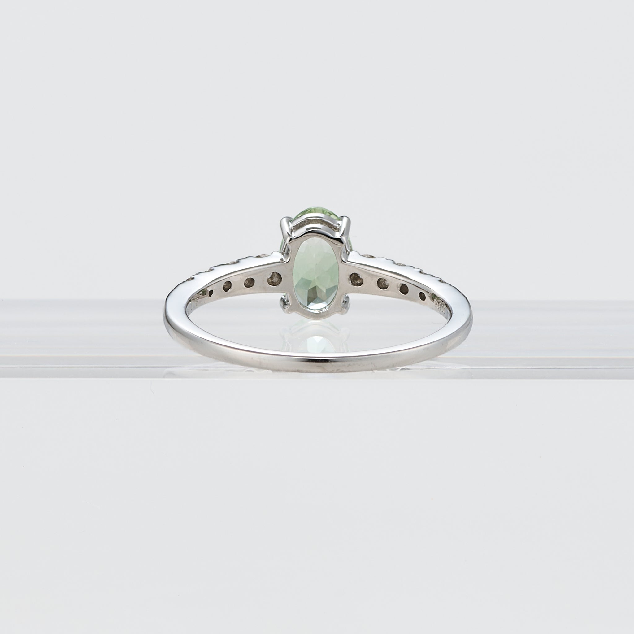 グリーンガーネット/ダイヤモンド プラチナリング(1月誕生石)《25V01908》