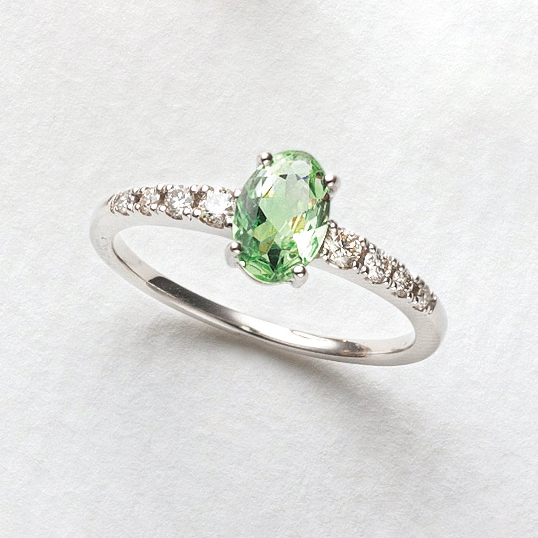 グリーンガーネット/ダイヤモンド プラチナリング(1月誕生石)《25V01908》