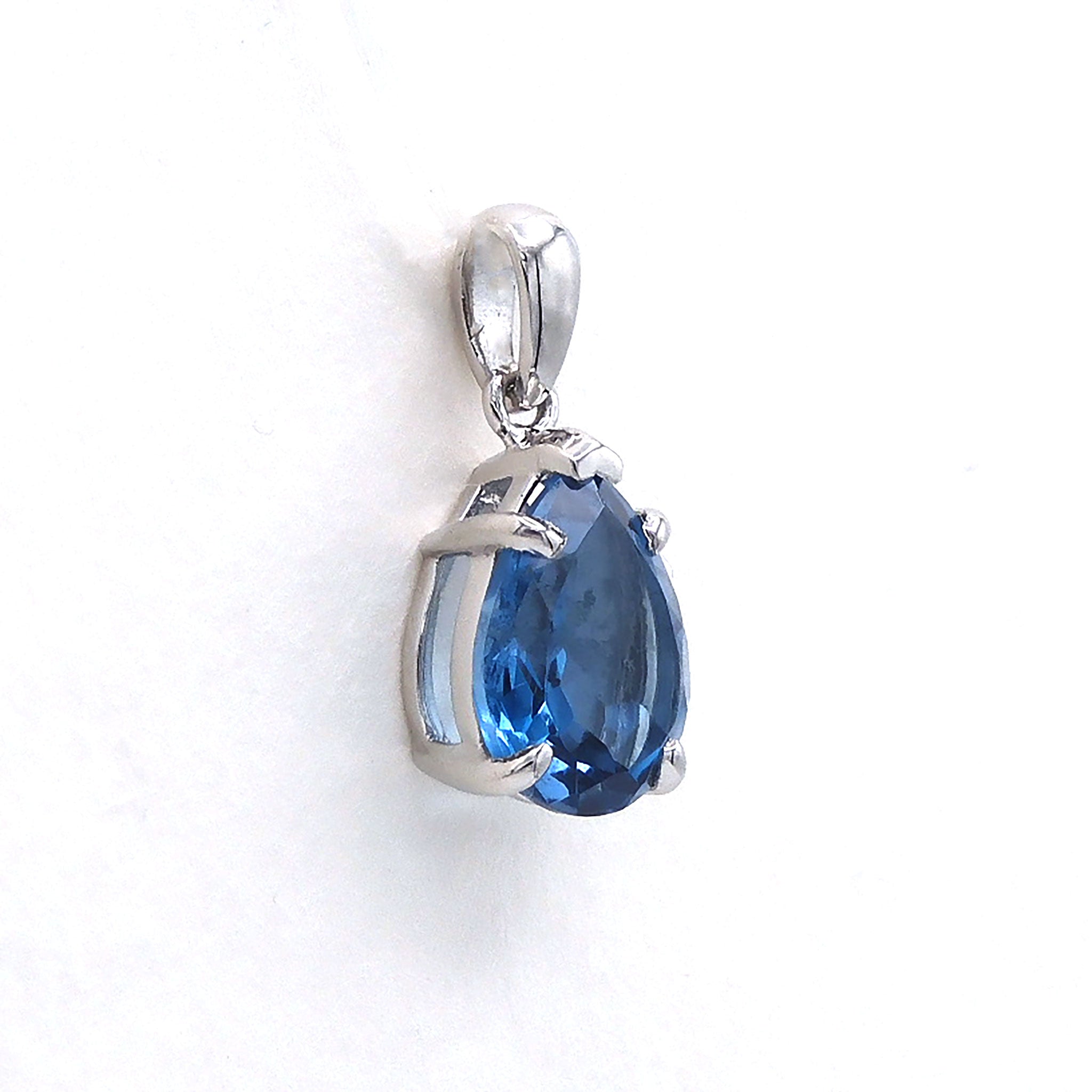 ブルートパーズ プラチナペンダント(11月誕生石)《25V02202》