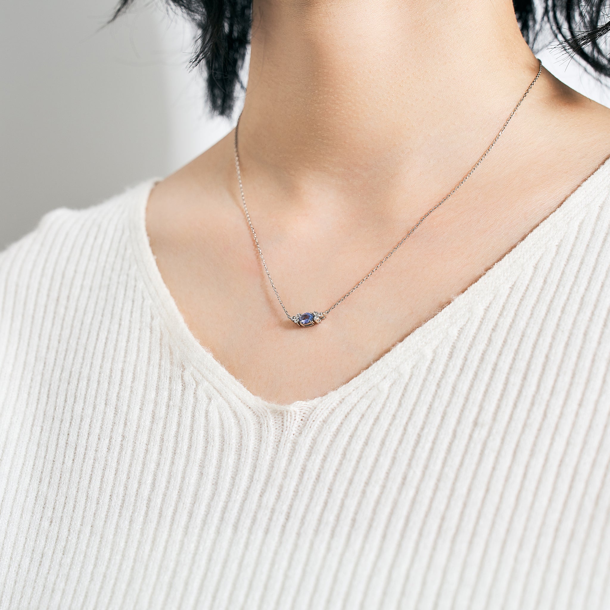 タンザナイト/ホワイトトパーズ プラチナネックレス(12月誕生石)《25V02210》