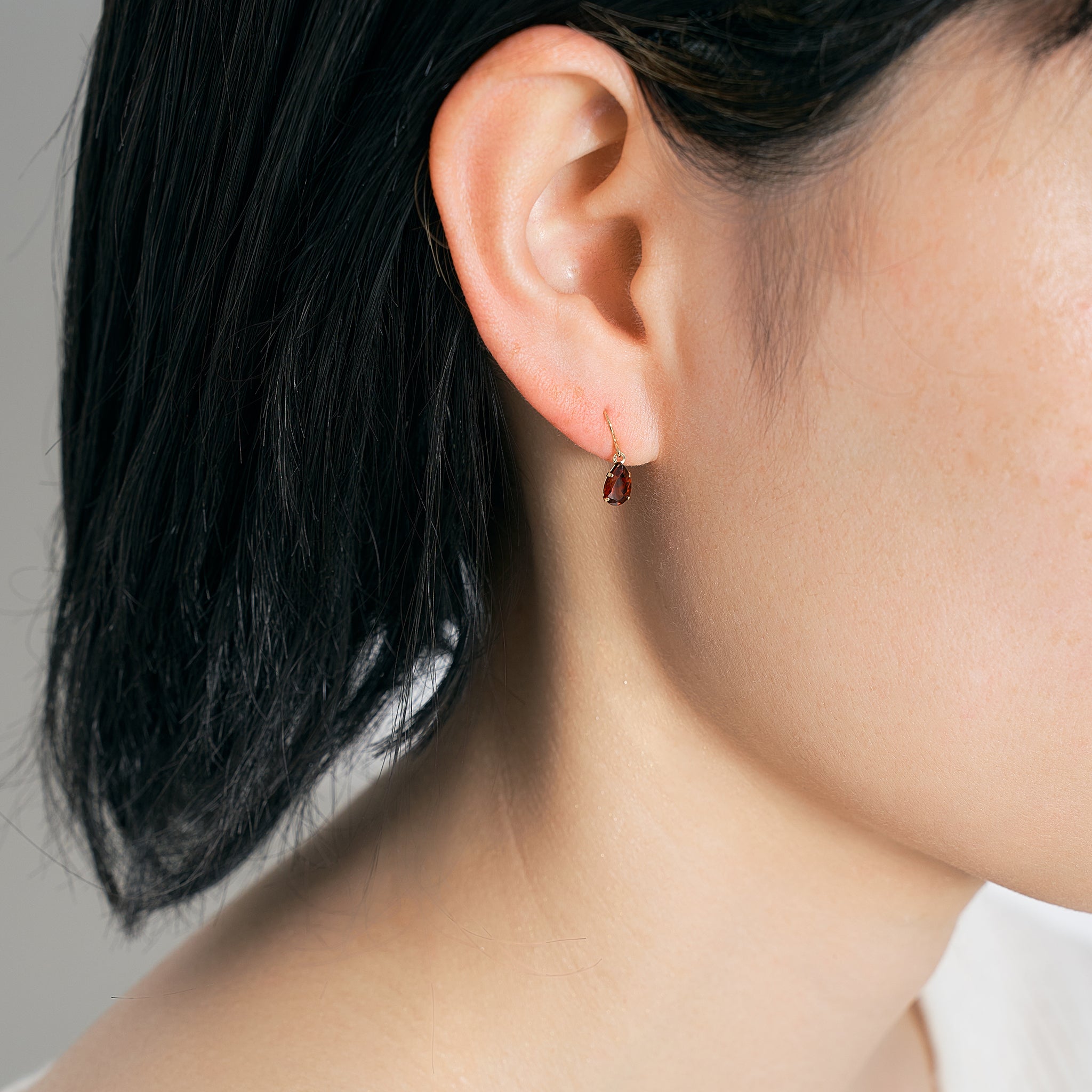 ガーネット K18ピアス(1月誕生石)《25V02306》