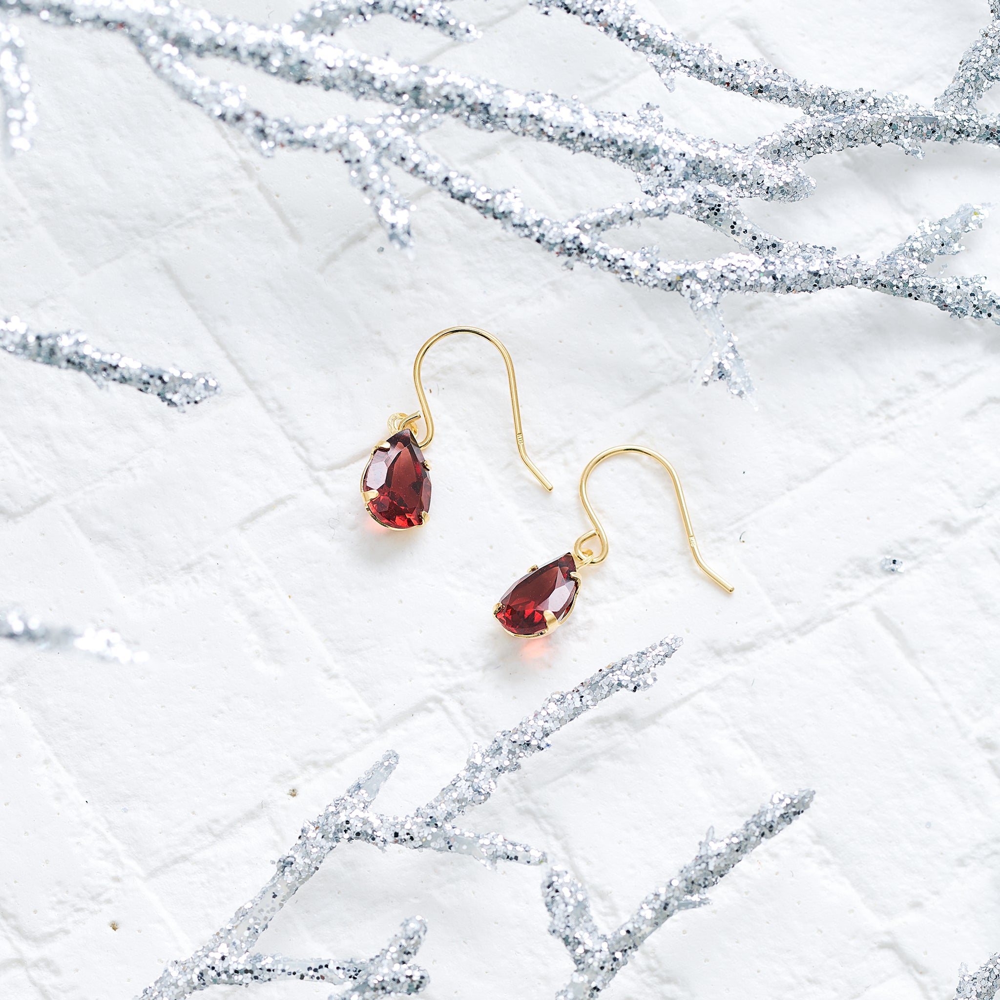 ガーネット K18ピアス(1月誕生石)《25V02306》