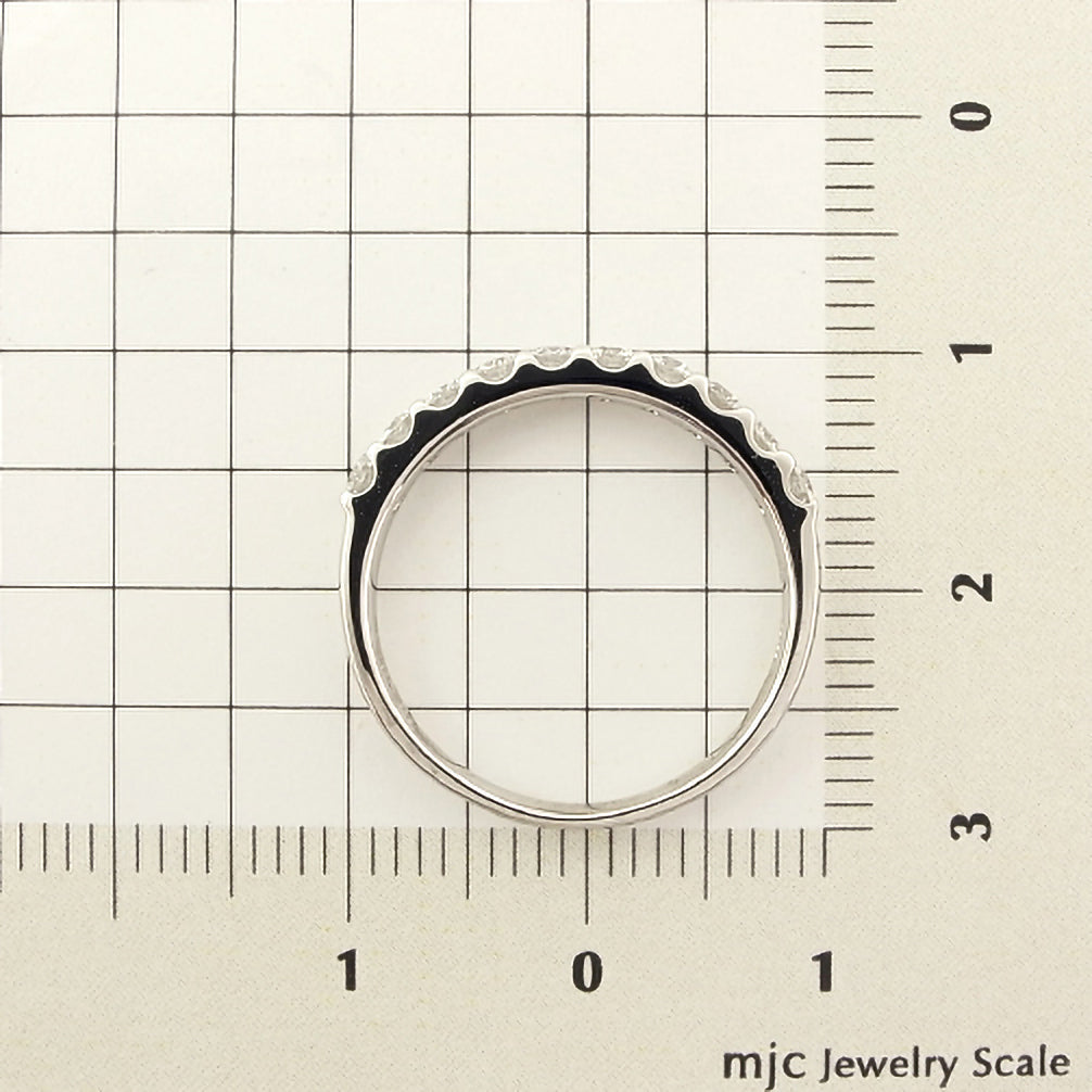 ダイヤモンド プラチナリング(計0.5カラット/ハーフエタニティ/4月誕生石)《25V02402》