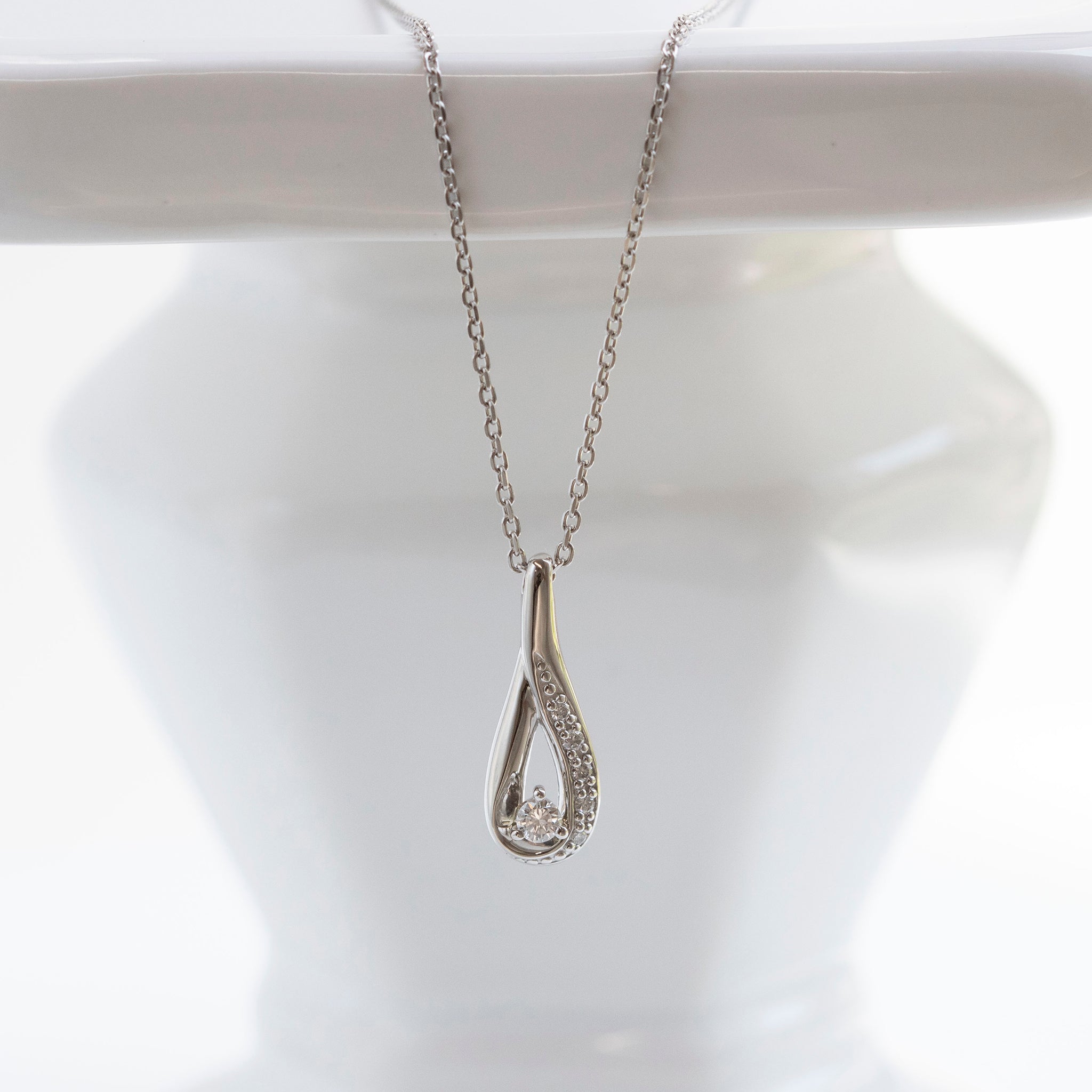 ダイヤモンド プラチナネックレス(4月誕生石)《25V02407》