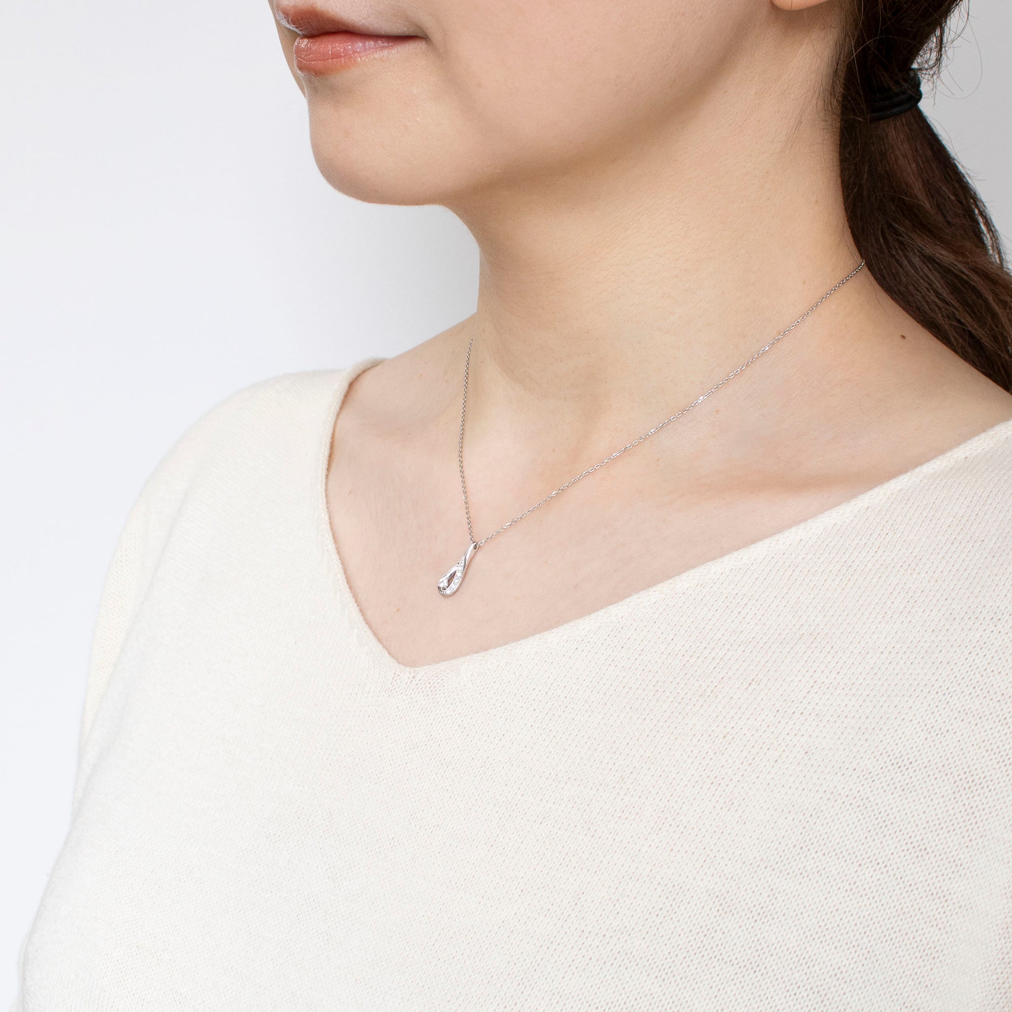 ダイヤモンド プラチナネックレス(4月誕生石)《25V02407》