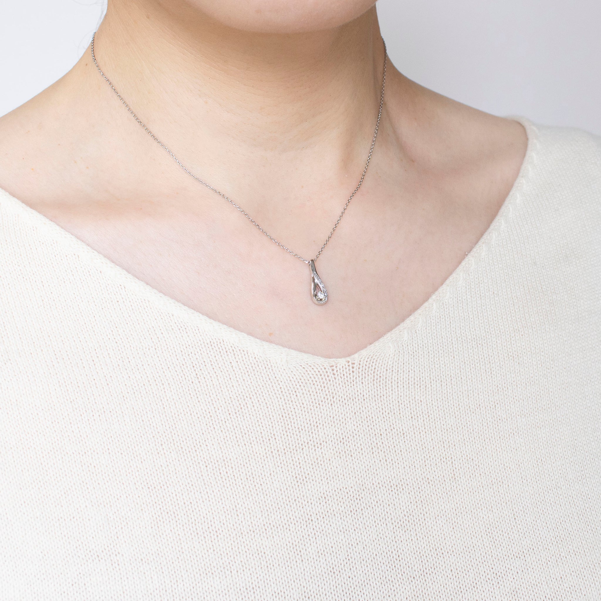 ダイヤモンド プラチナネックレス(4月誕生石)《25V02407》