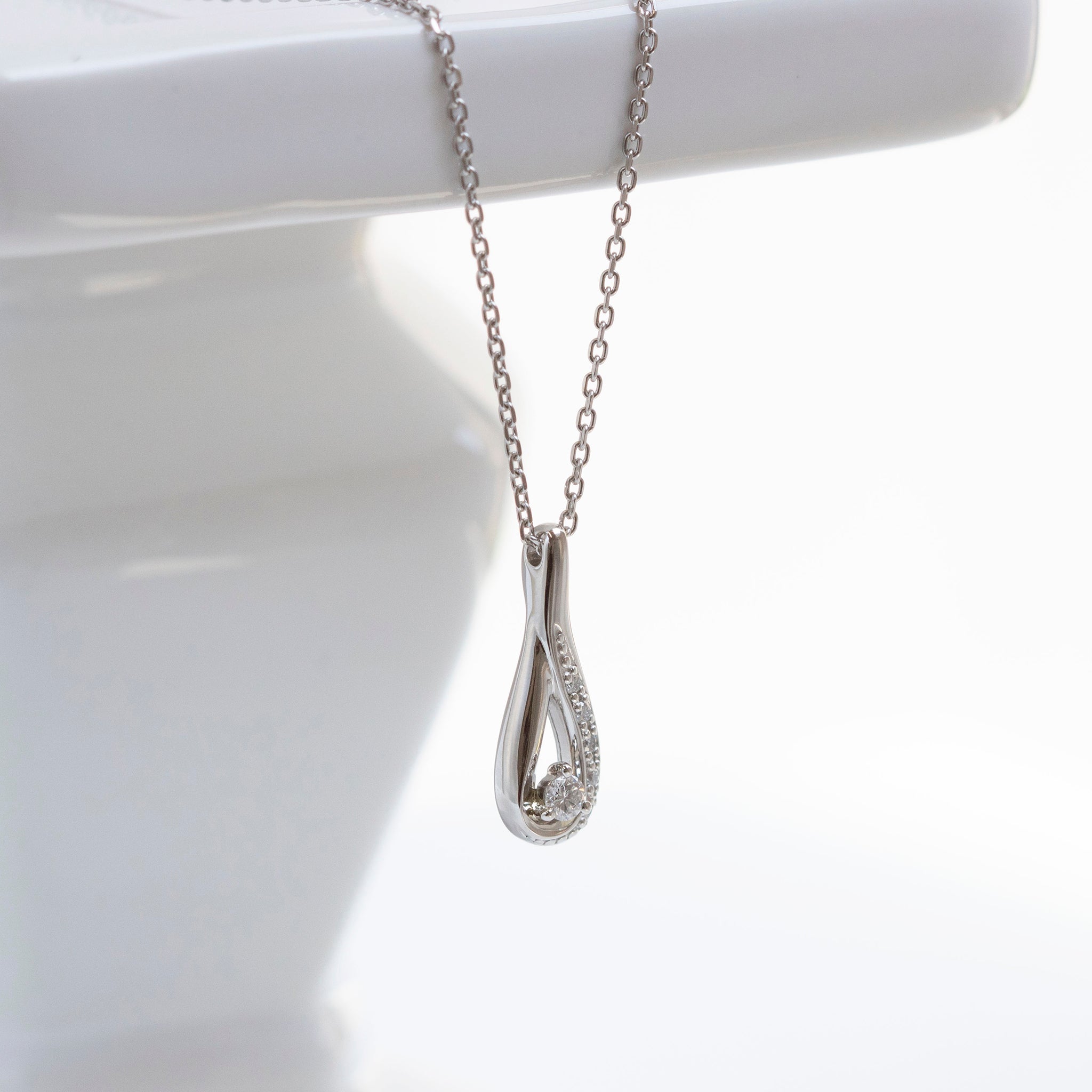 ダイヤモンド プラチナネックレス(4月誕生石)《25V02407》