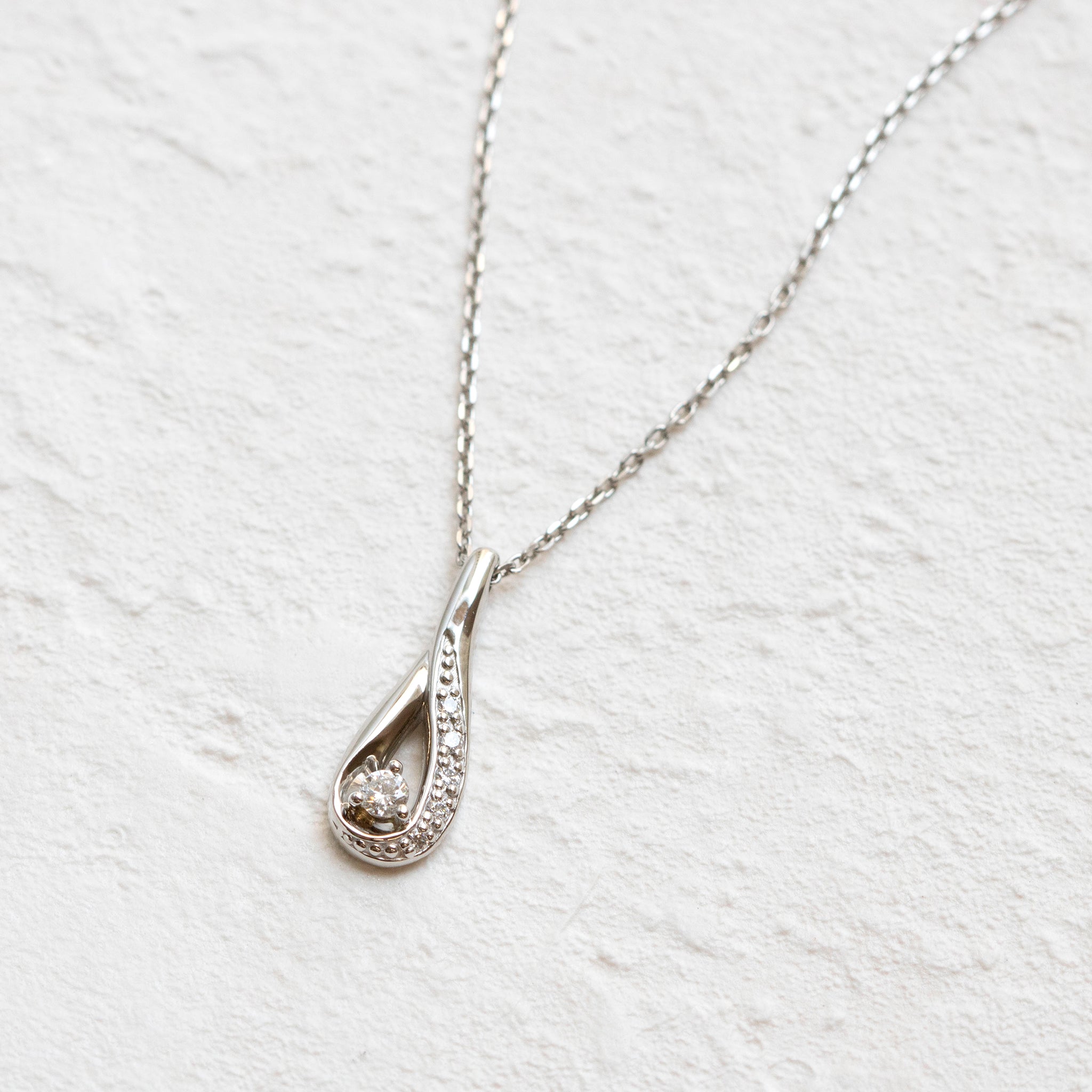 ダイヤモンド プラチナネックレス(4月誕生石)《25V02407》