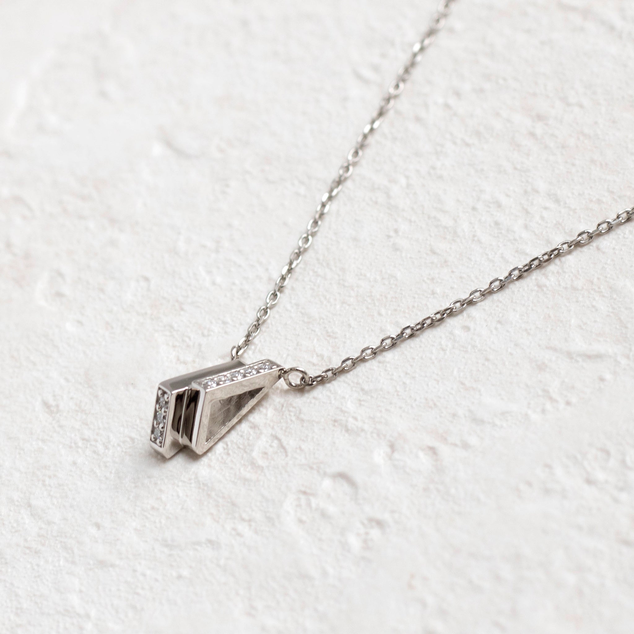 ダイヤモンド プラチナネックレス(4月誕生石)《25V02410》