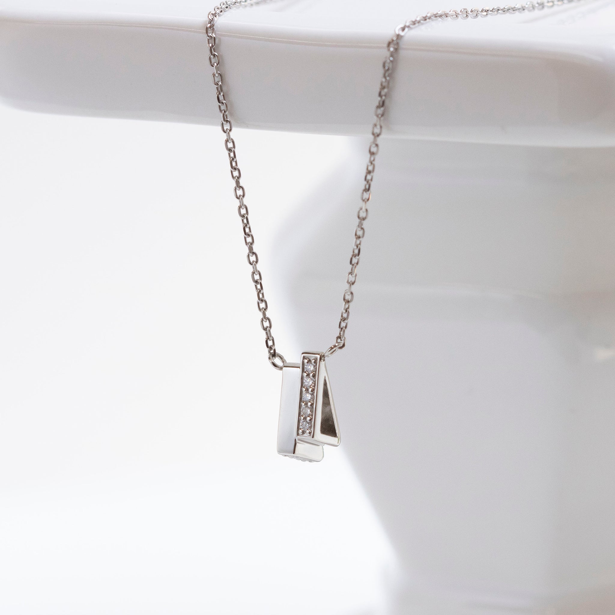 ダイヤモンド プラチナネックレス(4月誕生石)《25V02410》