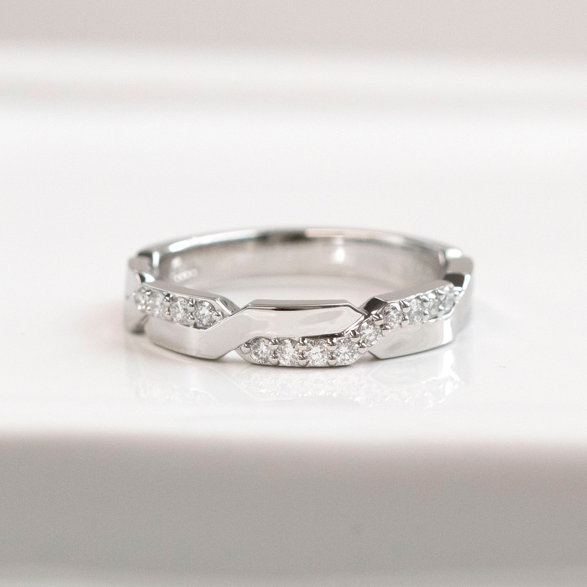 ダイヤモンド プラチナリング(4月誕生石)《25V02411》