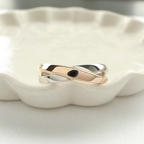 プラチナ/K18リング(コンビカラー)《25V02505》