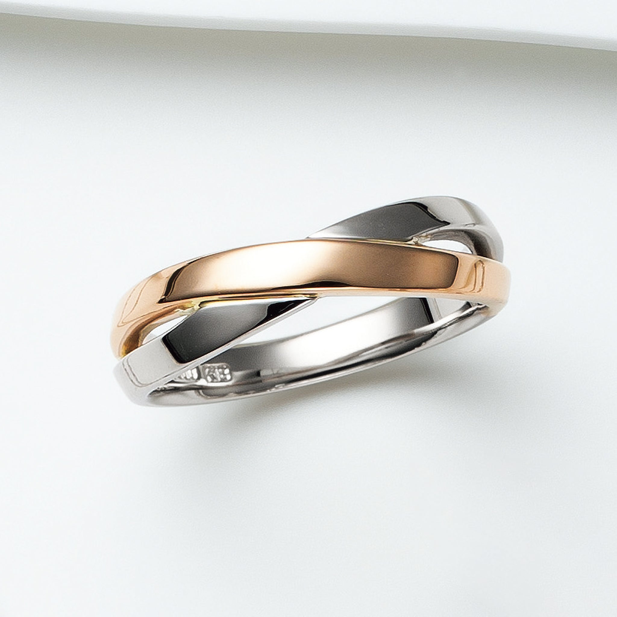 プラチナ/K18リング(コンビカラー)《25V02505》