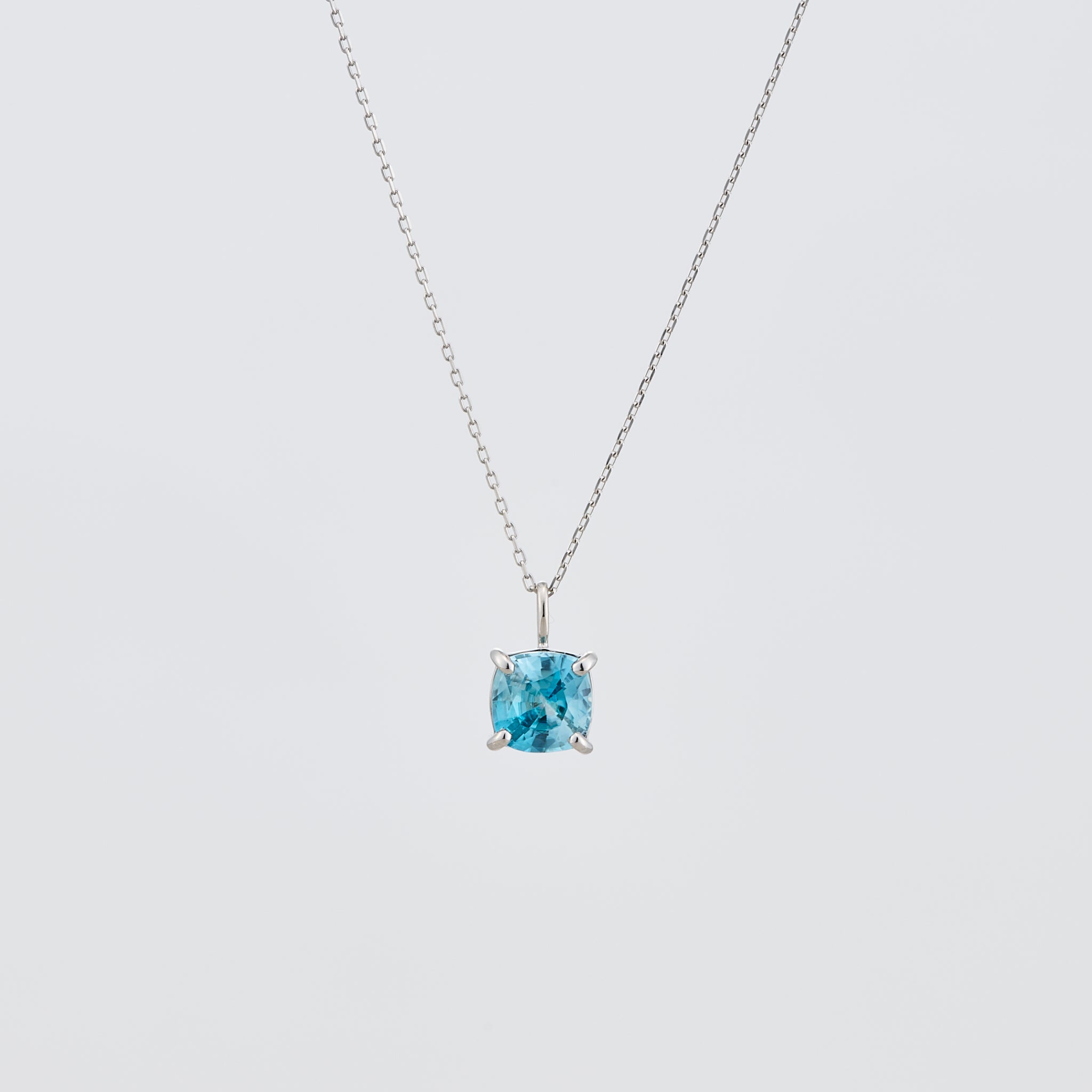 ブルージルコン プラチナネックレス(12月誕生石)《25V03103》