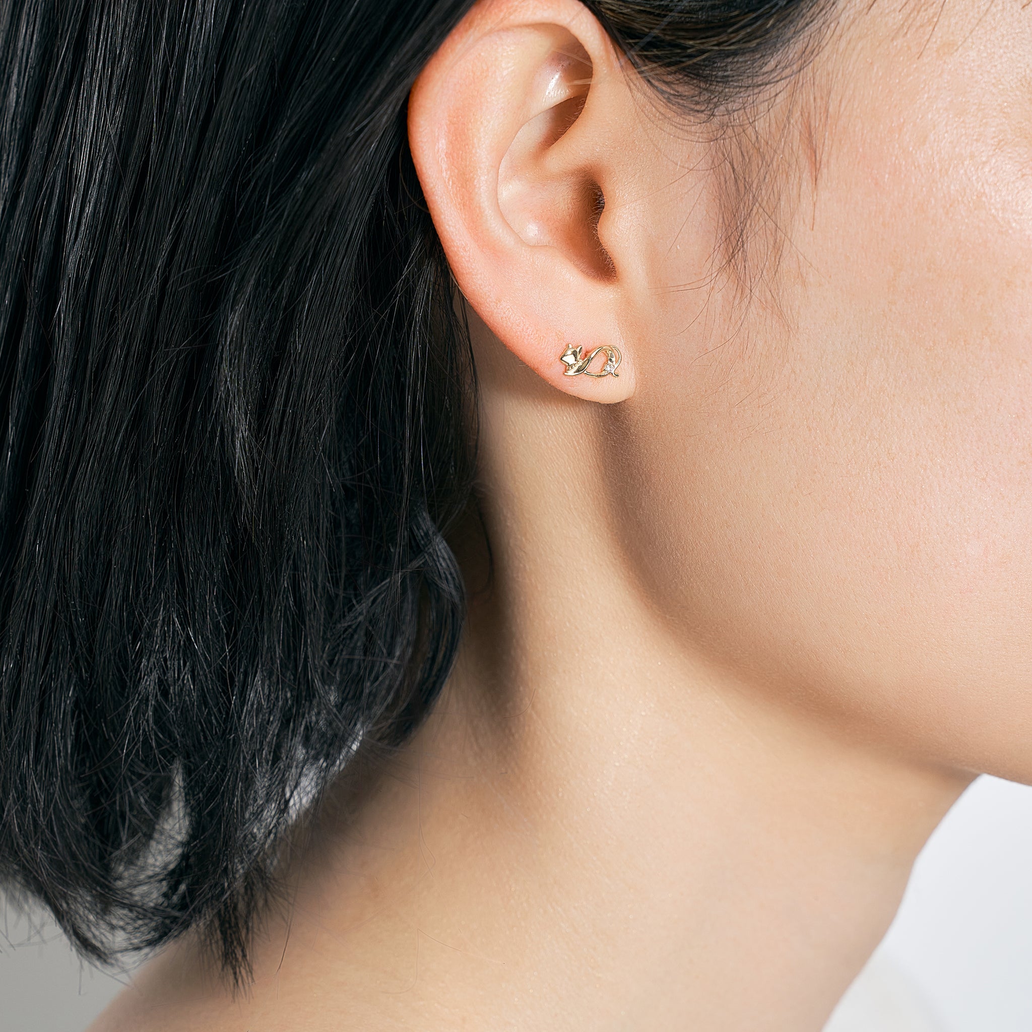 ダイヤモンド K10ピアス(ネコモチーフ/4月誕生石)《25V03206》