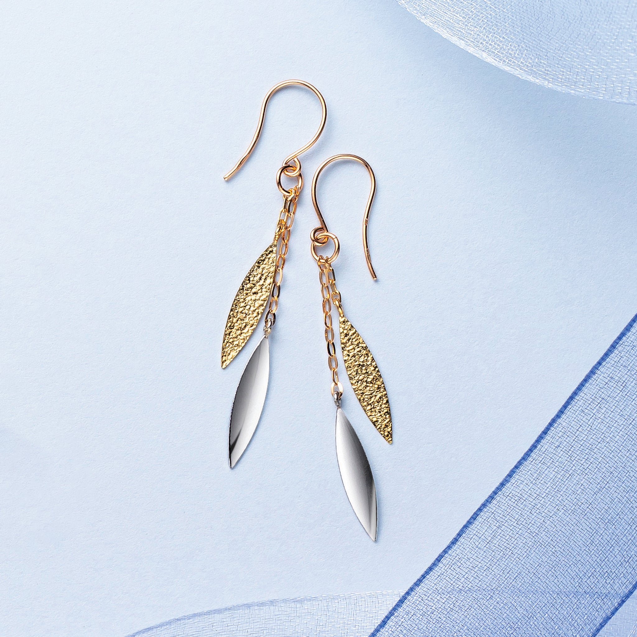 K18/プラチナピアス(スリーカラー)《25V03212》