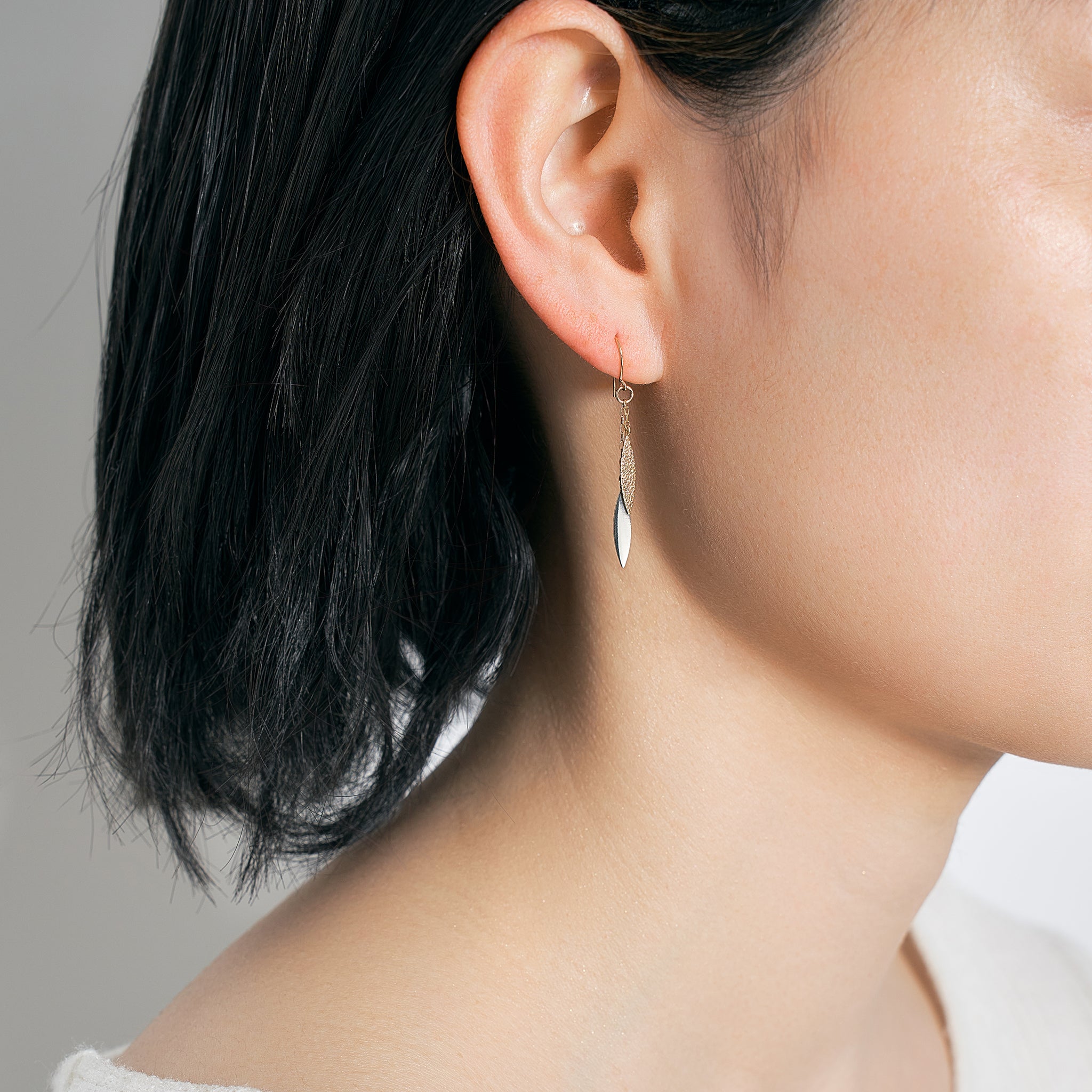 K18/プラチナピアス(スリーカラー)《25V03212》