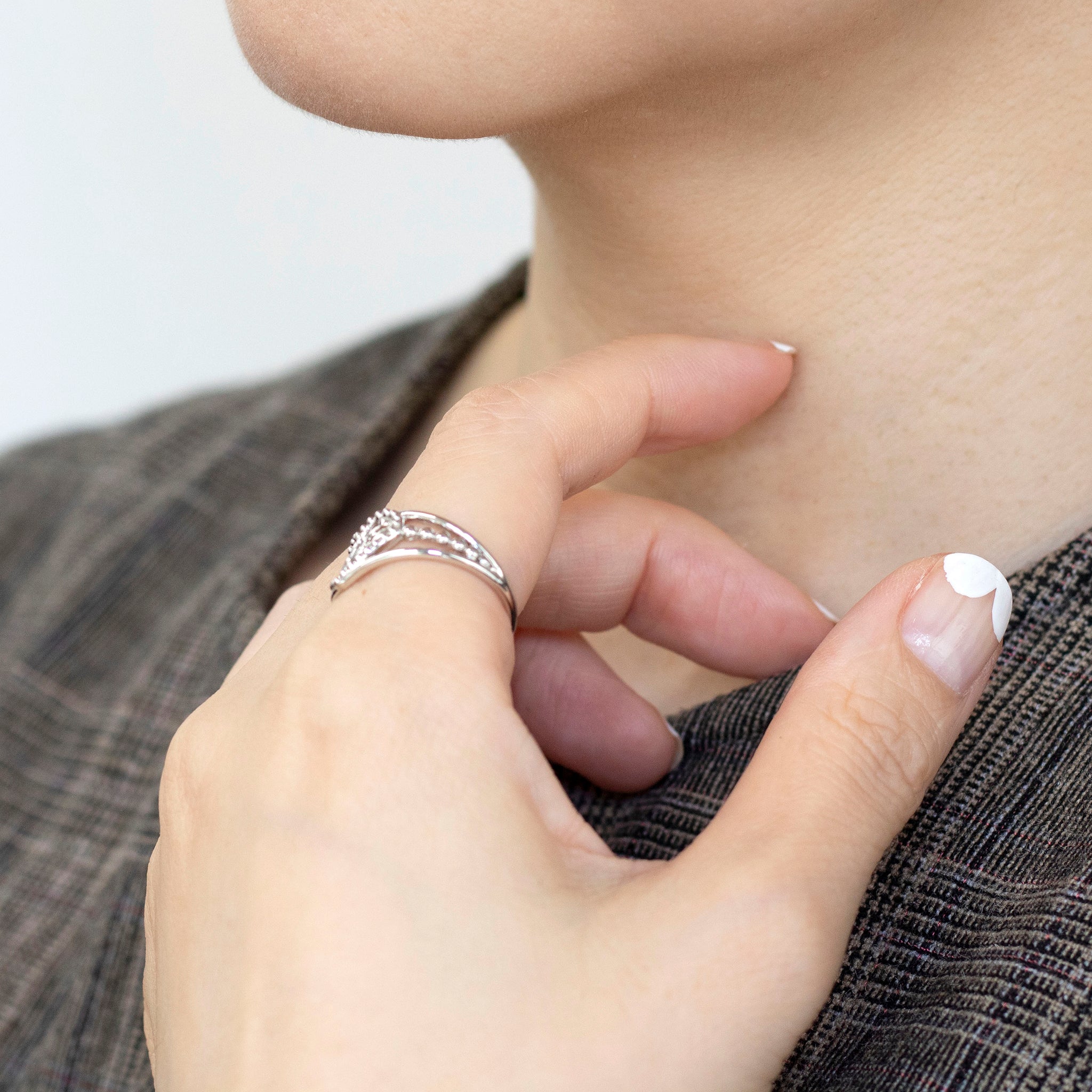 プラチナリング(ハートモチーフ)《25V03306》