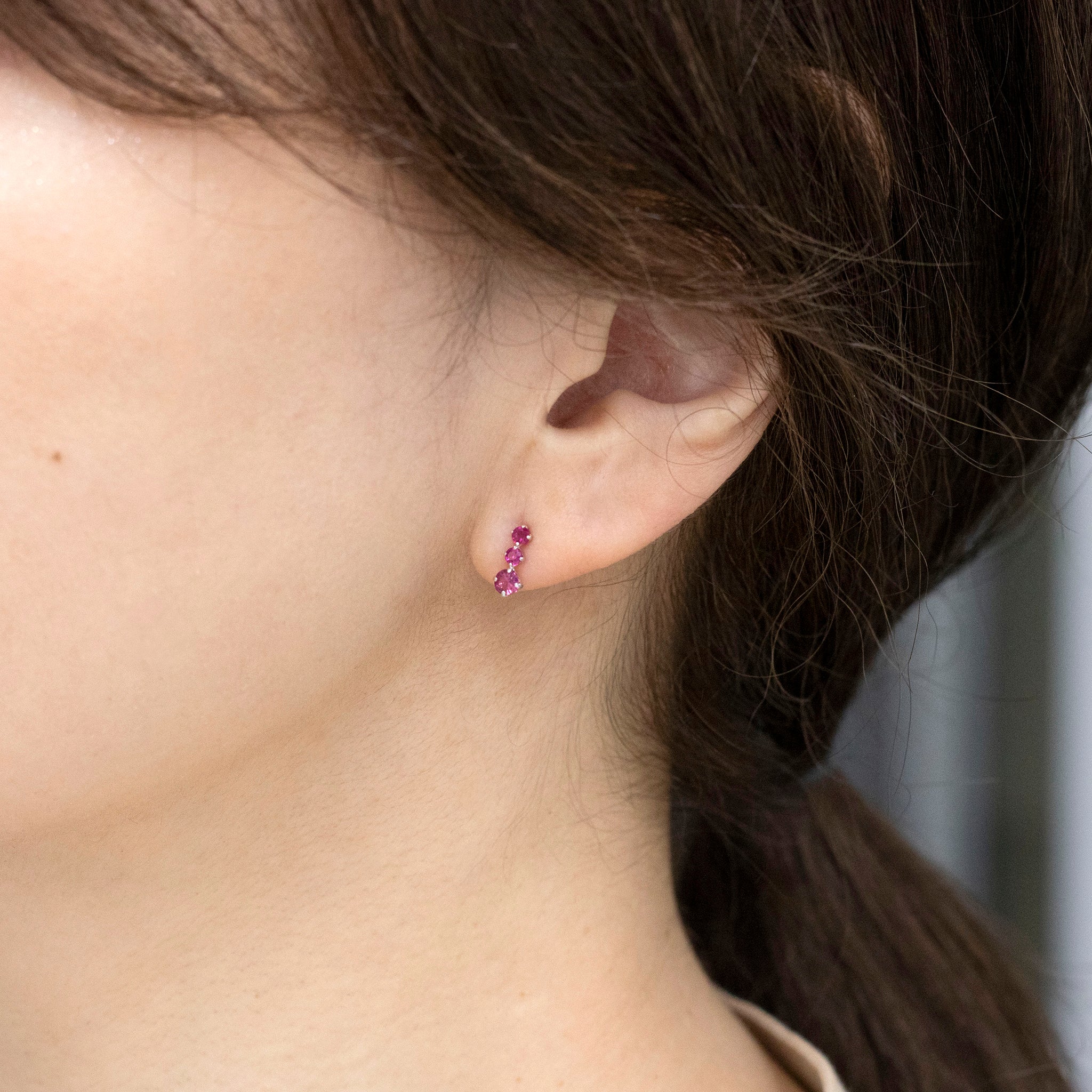 ルビー プラチナピアス(7月誕生石)《25V03402》