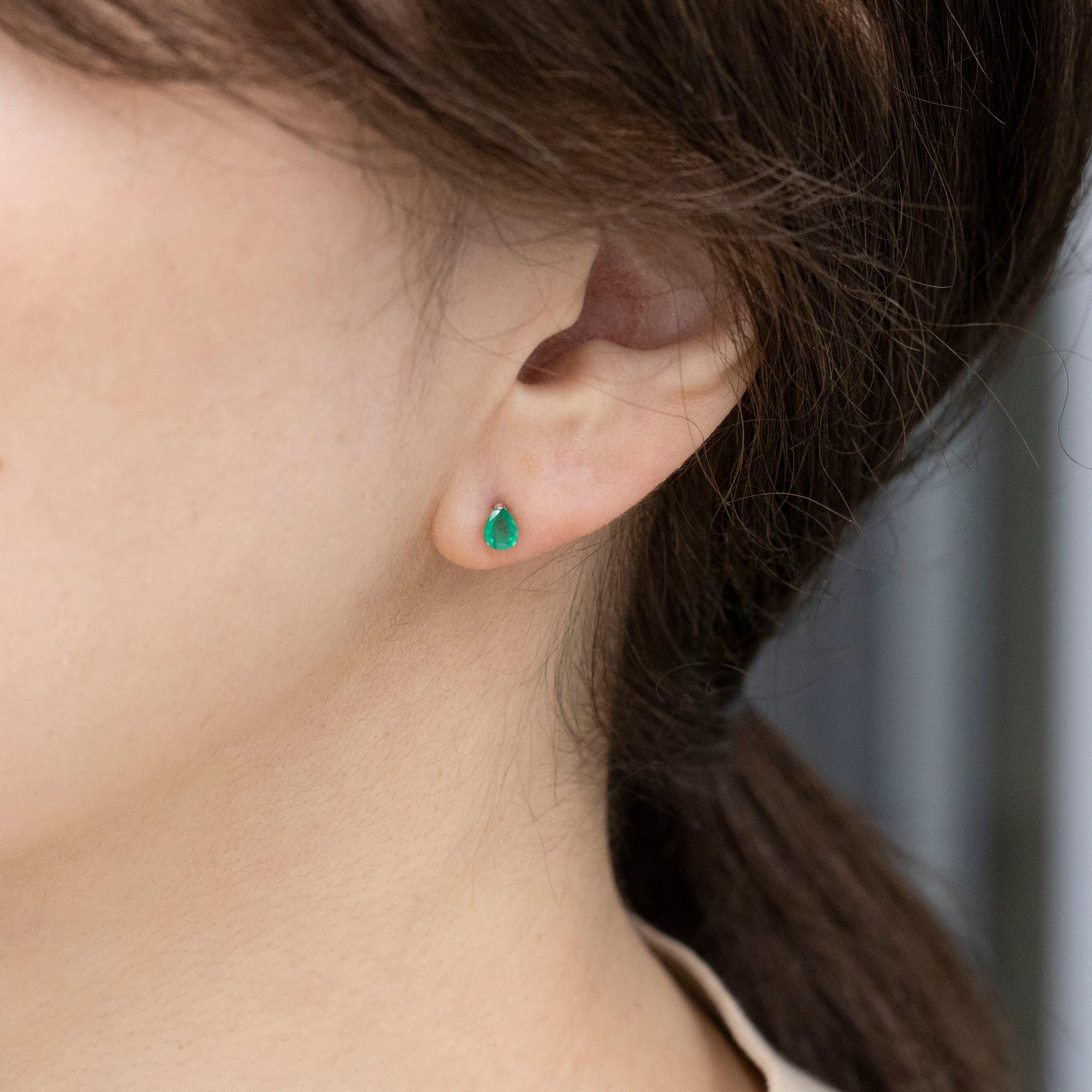 エメラルド プラチナピアス(5月誕生石)《25V03405》