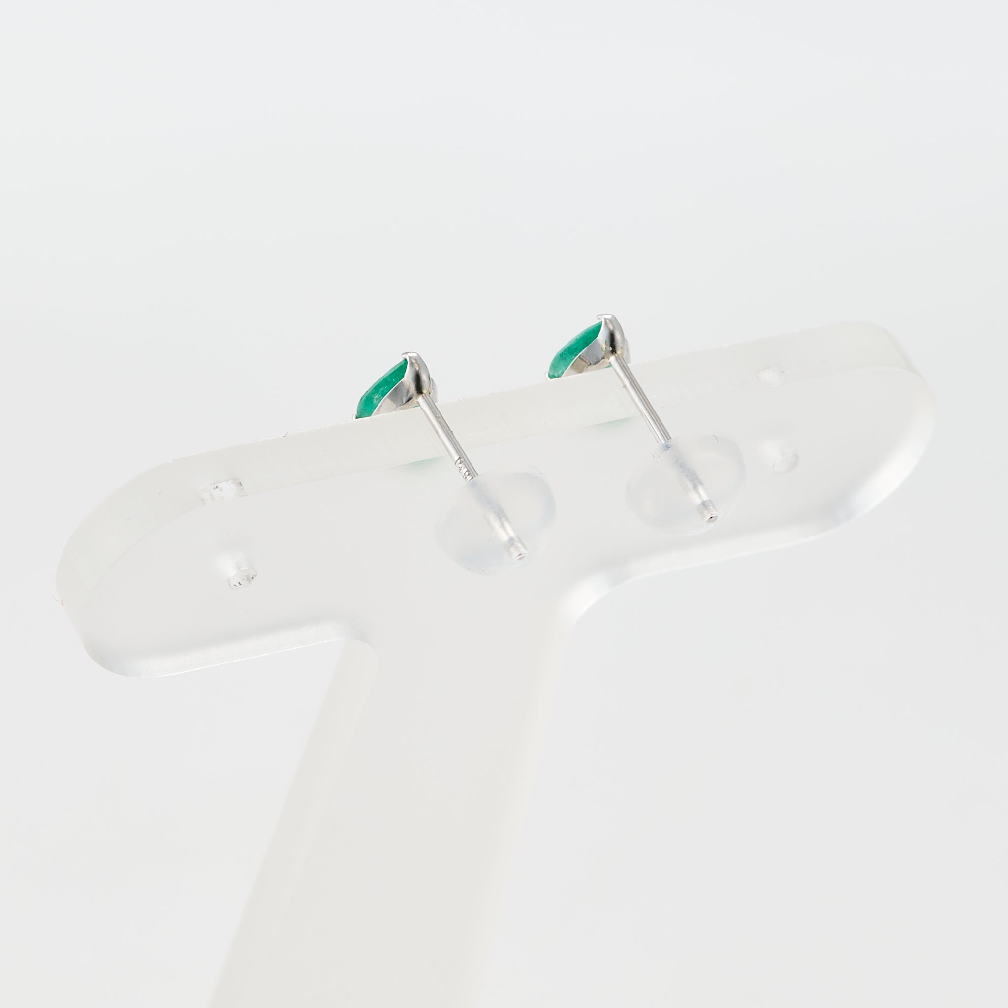 エメラルド プラチナピアス(5月誕生石)《25V03405》