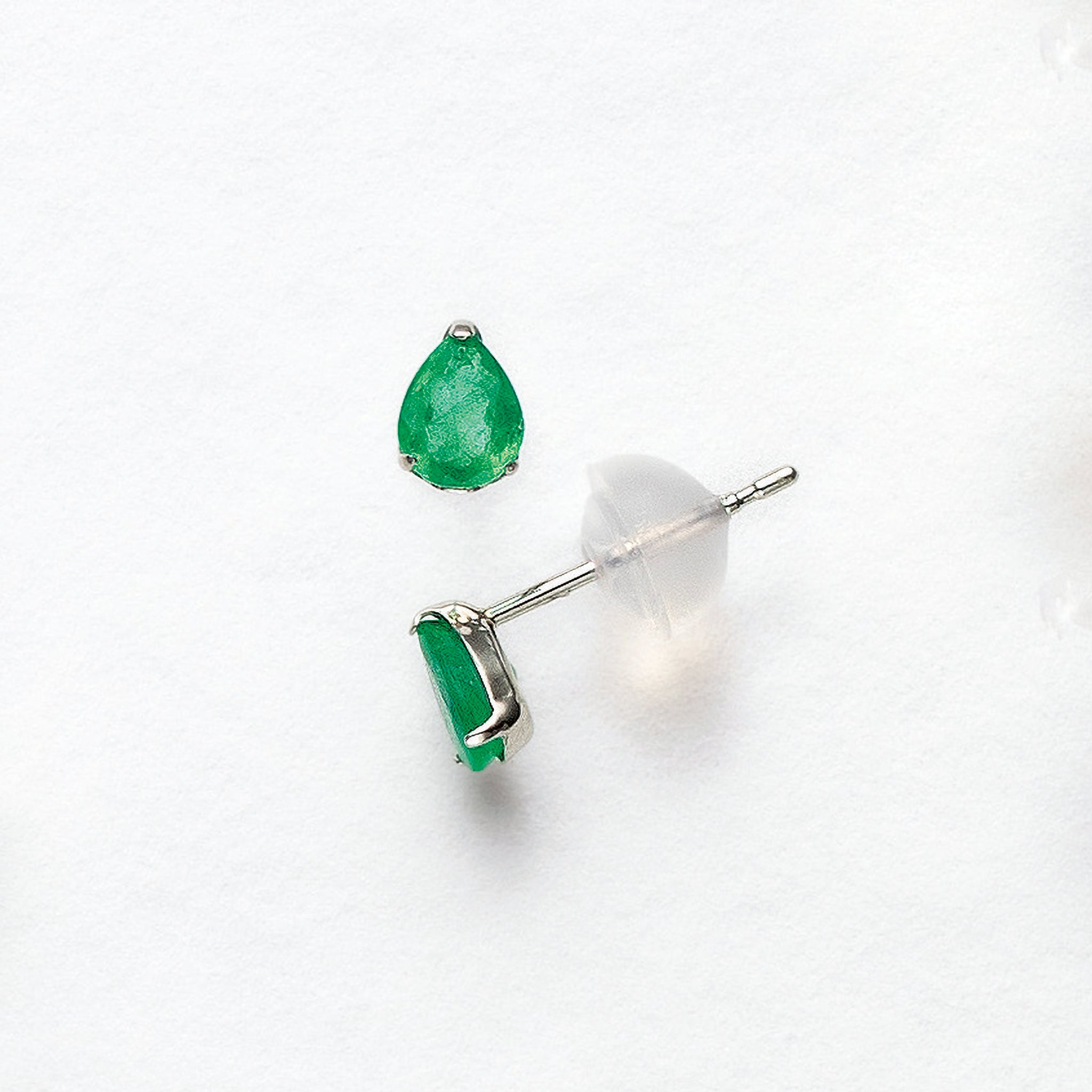 エメラルド プラチナピアス(5月誕生石)《25V03405》