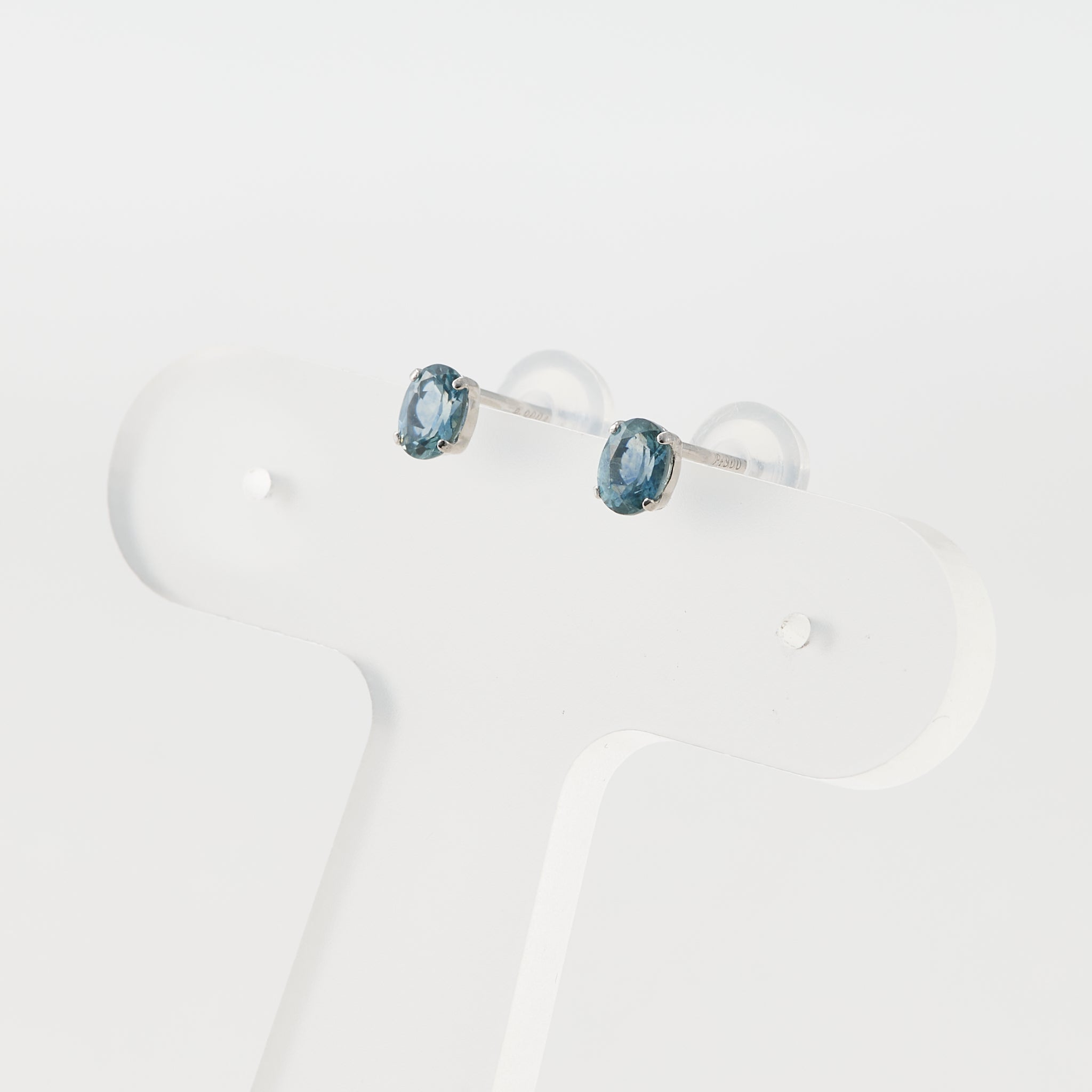 サファイア プラチナピアス(9月誕生石)《25V03408》