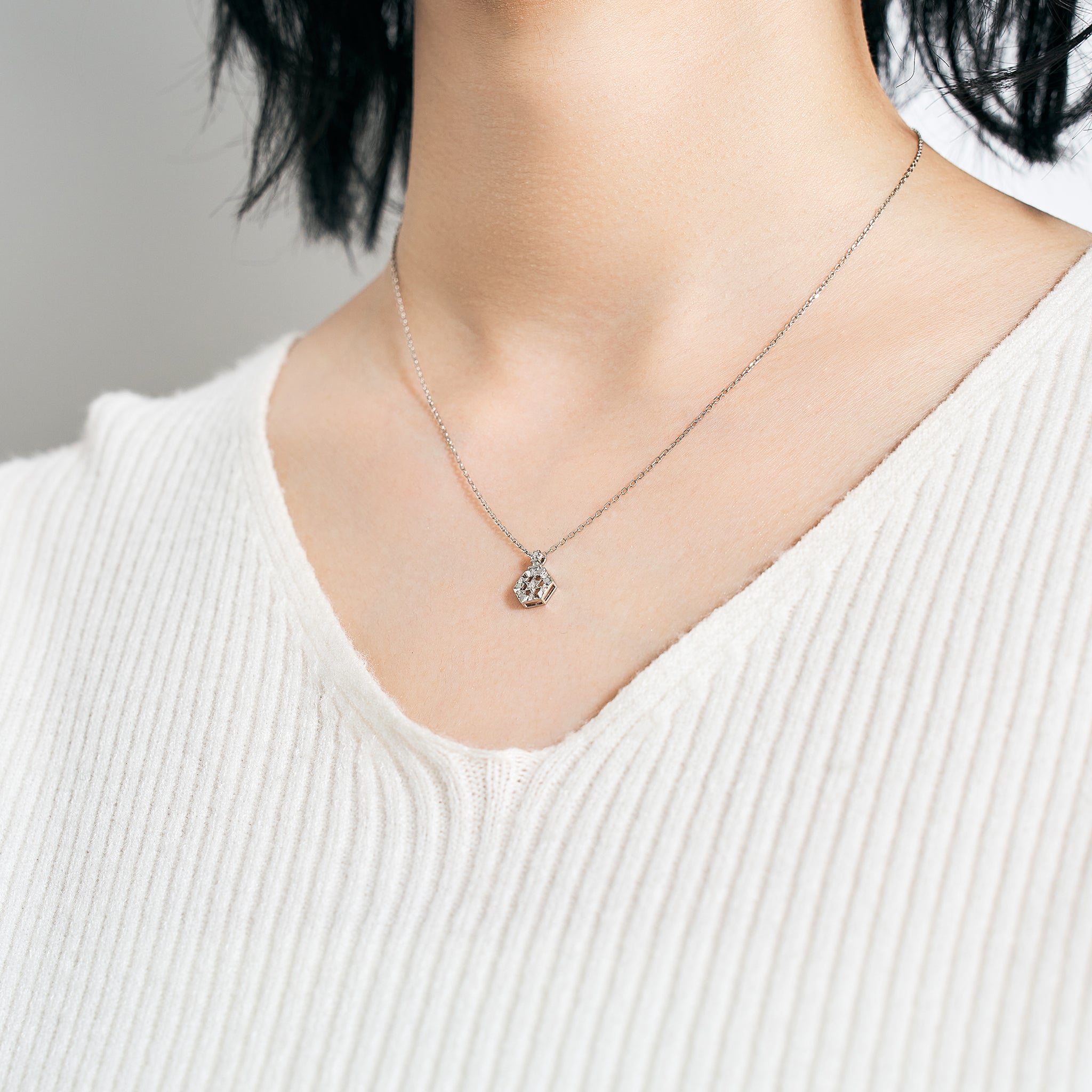 ダイヤモンド プラチナネックレス(4月誕生石)《25V03502》